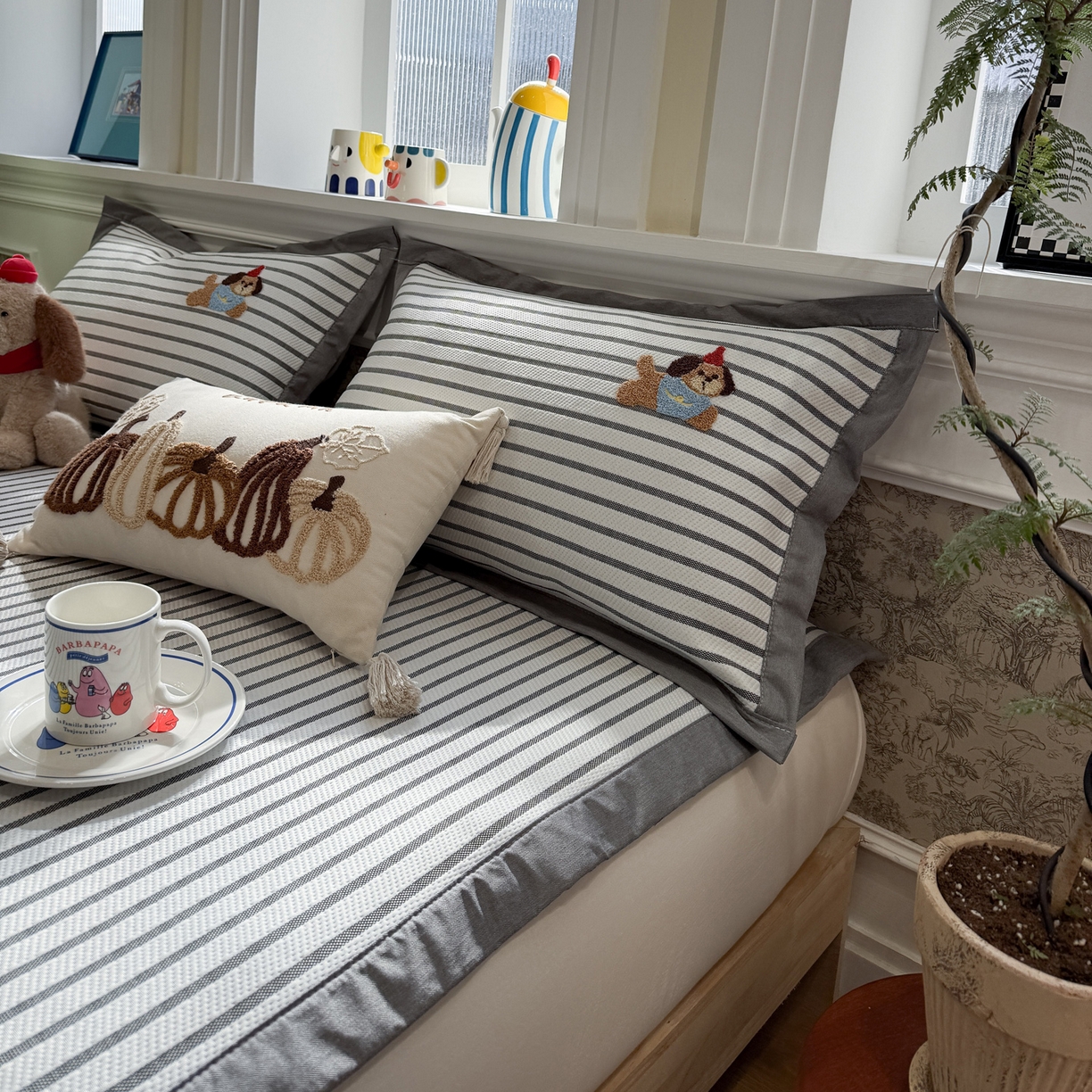 91家纺网 家纺一手货源 找家纺 雅居纺家纺 2026春夏新款PE凉感提花绣花凉席席子 平席-灰条开心狗