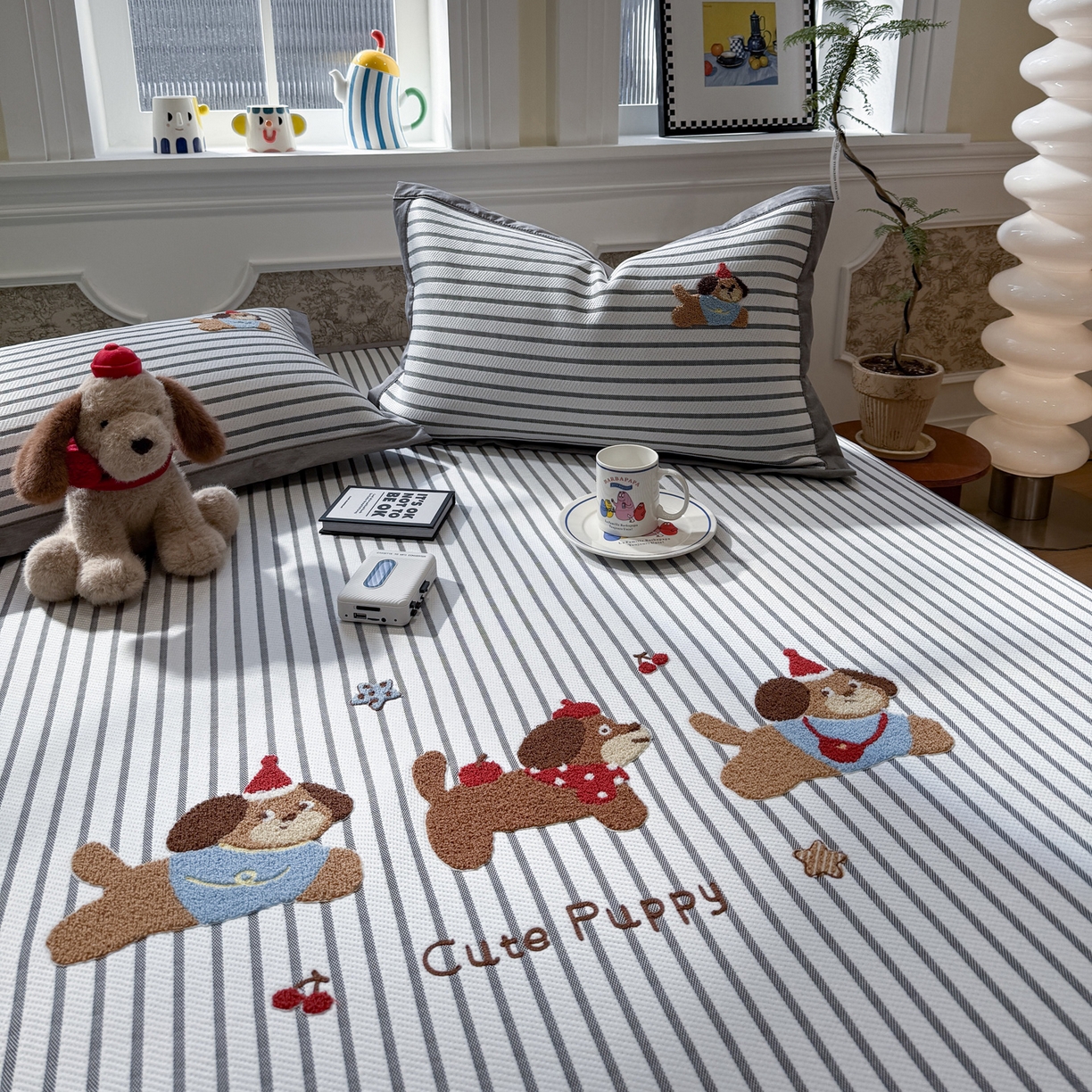 91家纺网 家纺一手货源 找家纺 雅居纺家纺 2026春夏新款PE凉感提花绣花凉席席子 平席-灰条开心狗