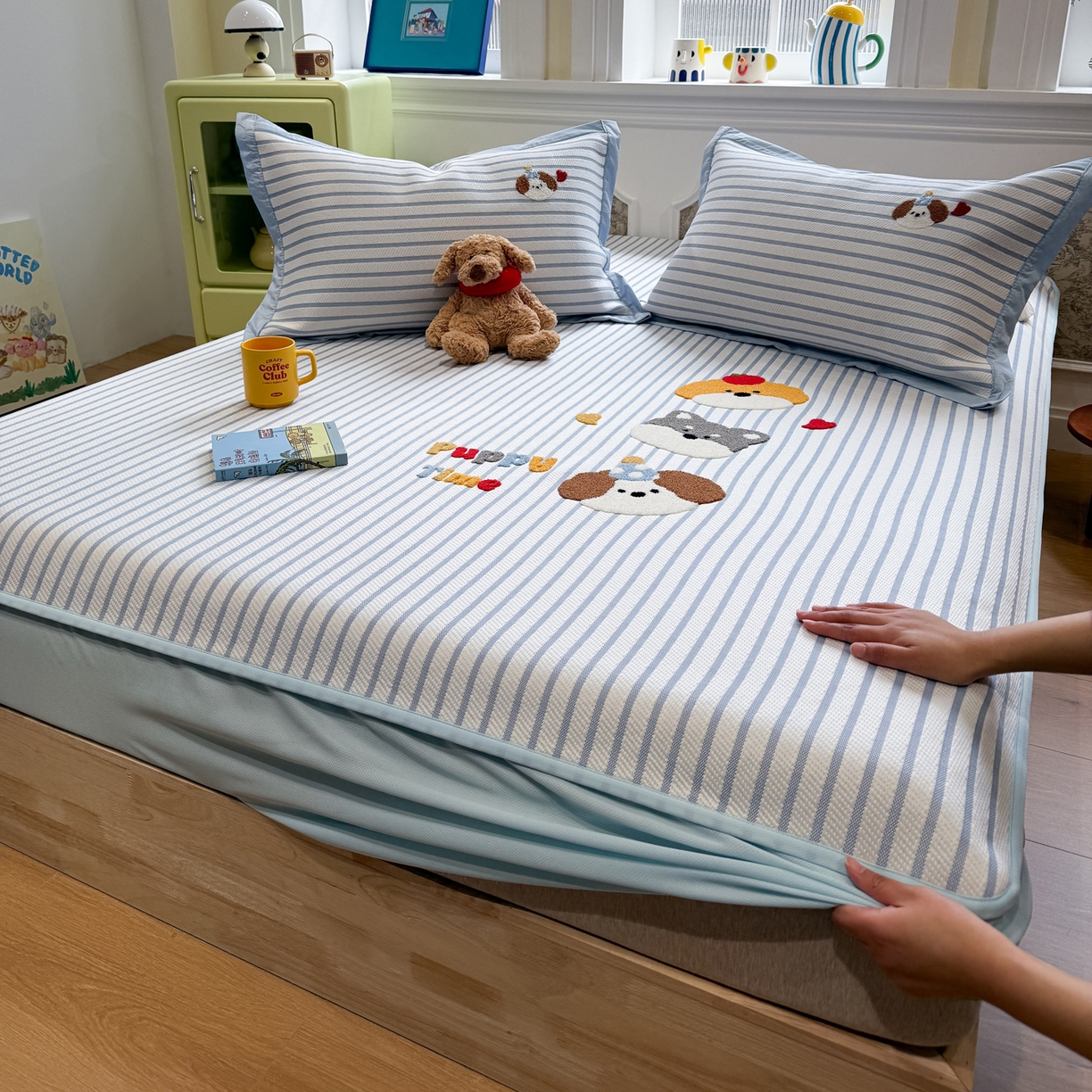 91家纺网 家纺一手货源 找家纺 雅居纺家纺 2026春夏新款PE凉感提花绣花凉席席子 床笠款-狗狗家族