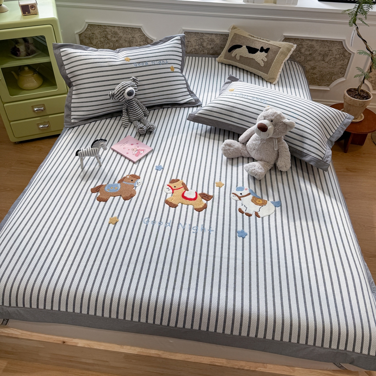 91家纺网 家纺一手货源 找家纺 雅居纺家纺 2026春夏新款PE凉感提花绣花凉席席子 平席-马上有钱