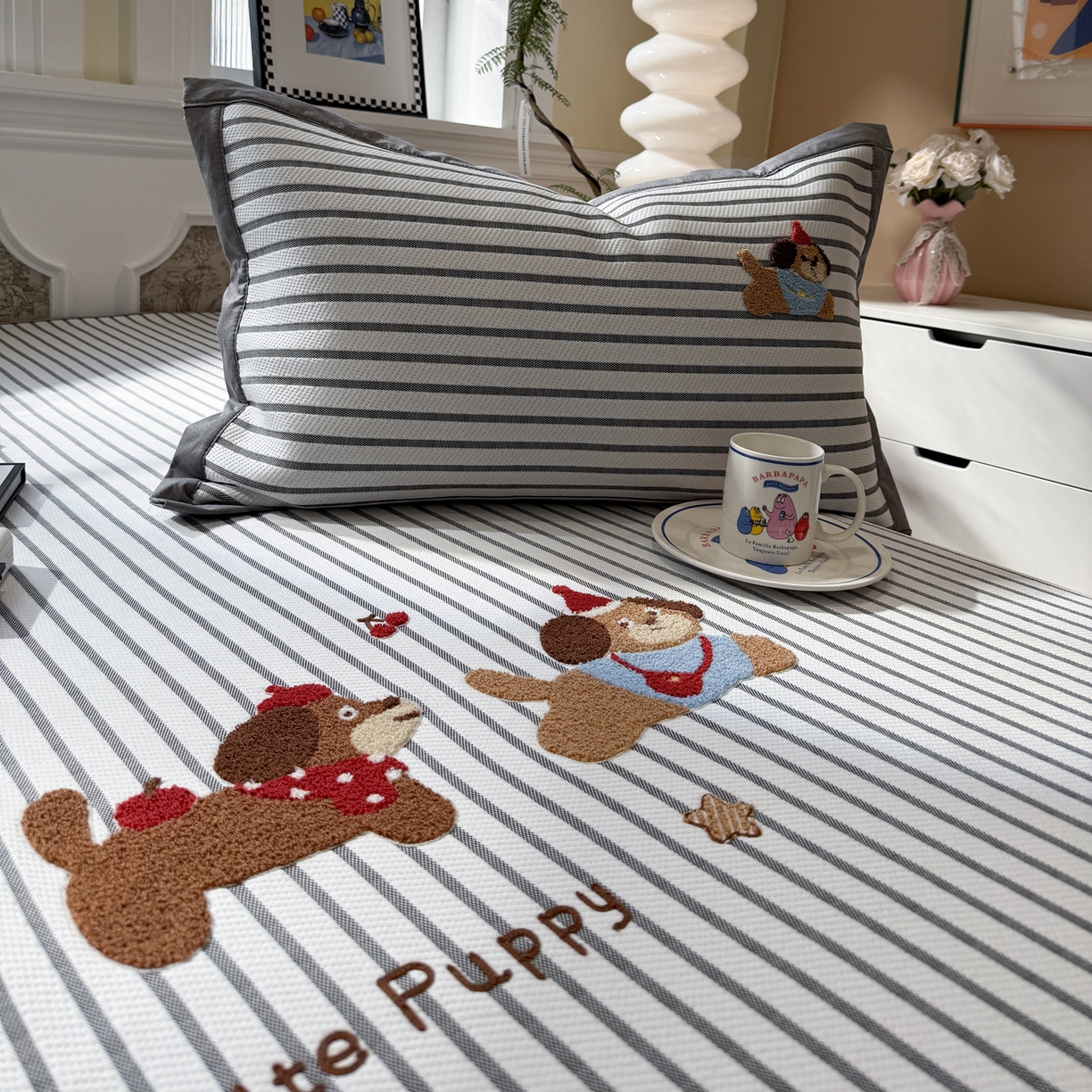 91家纺网 家纺一手货源 找家纺 雅居纺家纺 2026春夏新款PE凉感提花绣花凉席席子 平席-灰条开心狗