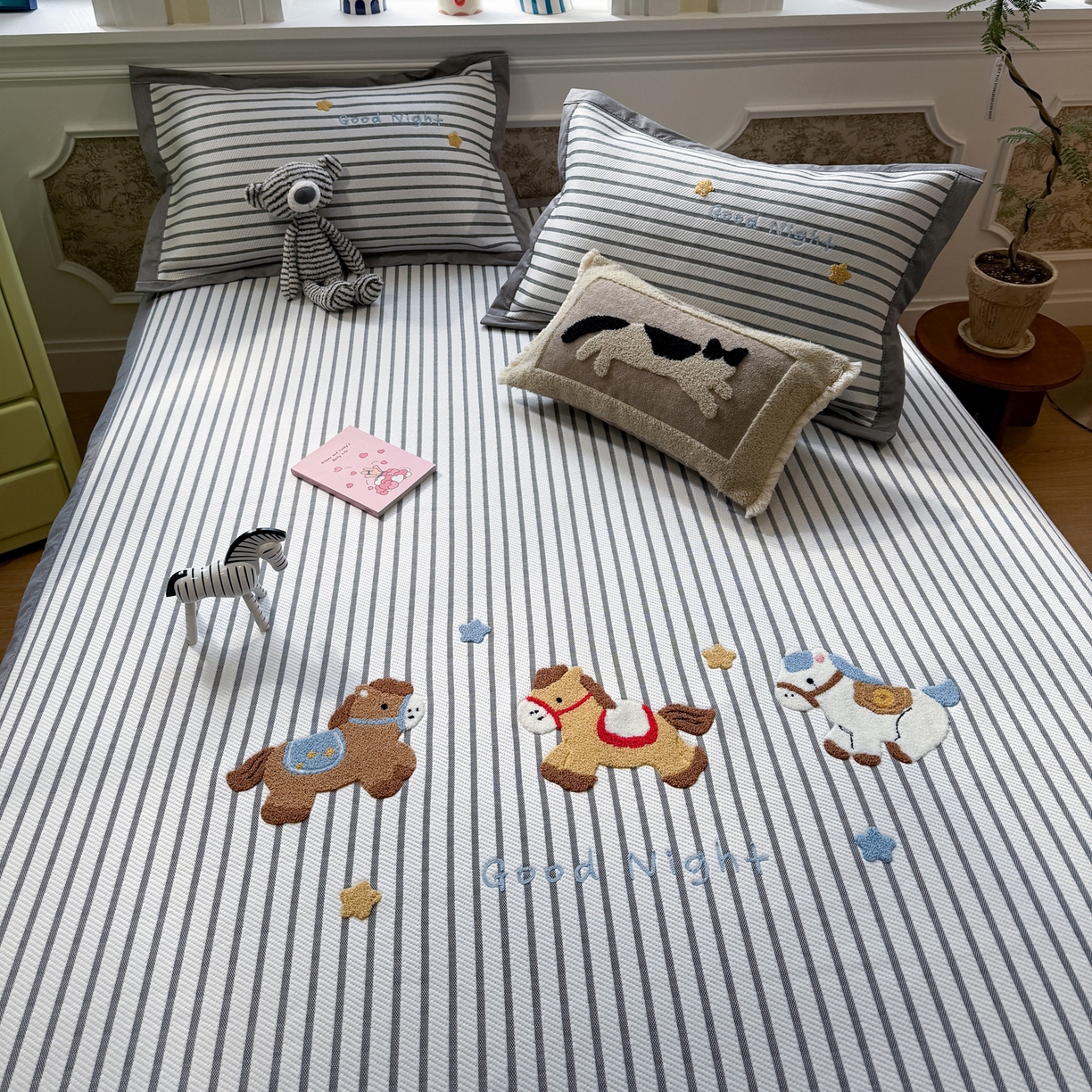 91家纺网 家纺一手货源 找家纺 雅居纺家纺 2026春夏新款PE凉感提花绣花凉席席子 平席-马上有钱