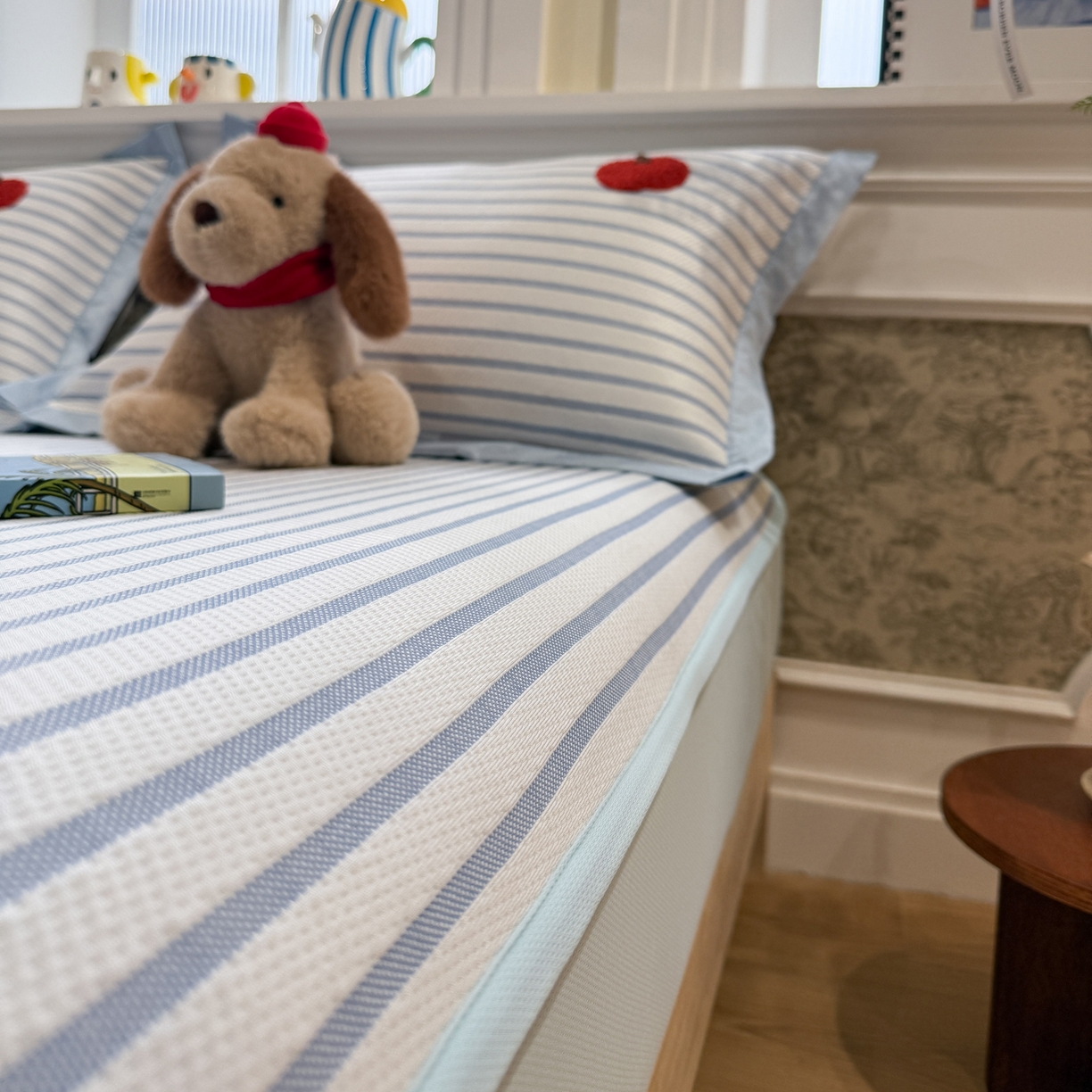 91家纺网 家纺一手货源 找家纺 雅居纺家纺 2026春夏新款PE凉感提花绣花凉席席子 床笠款-蓝条狗狗