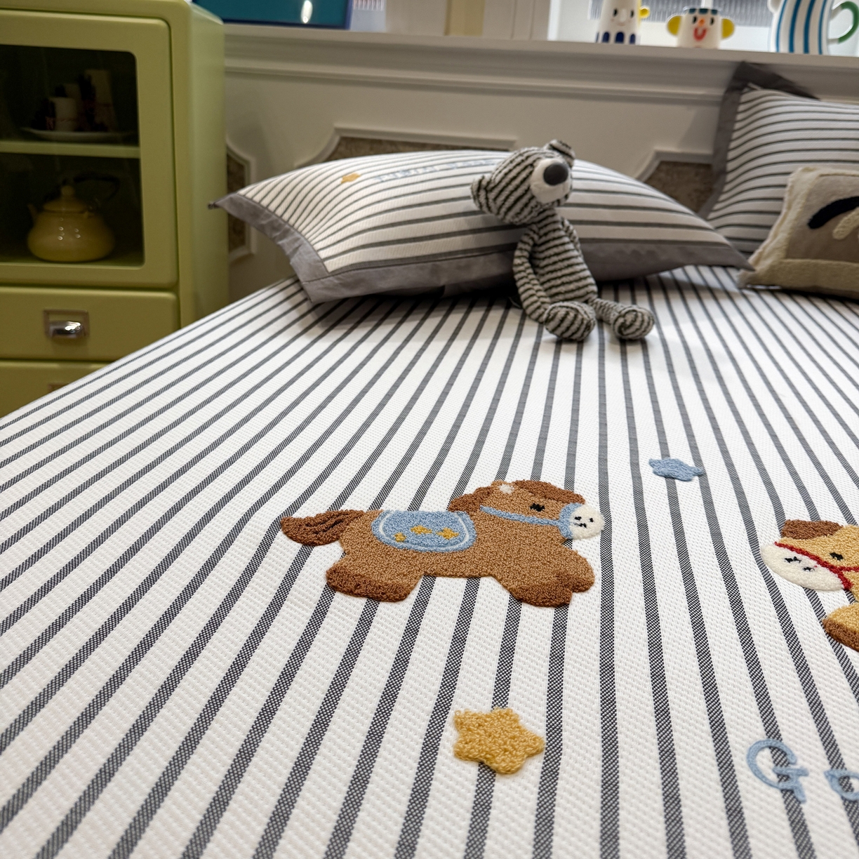 91家纺网 家纺一手货源 找家纺 雅居纺家纺 2026春夏新款PE凉感提花绣花凉席席子 床笠款-马上有钱