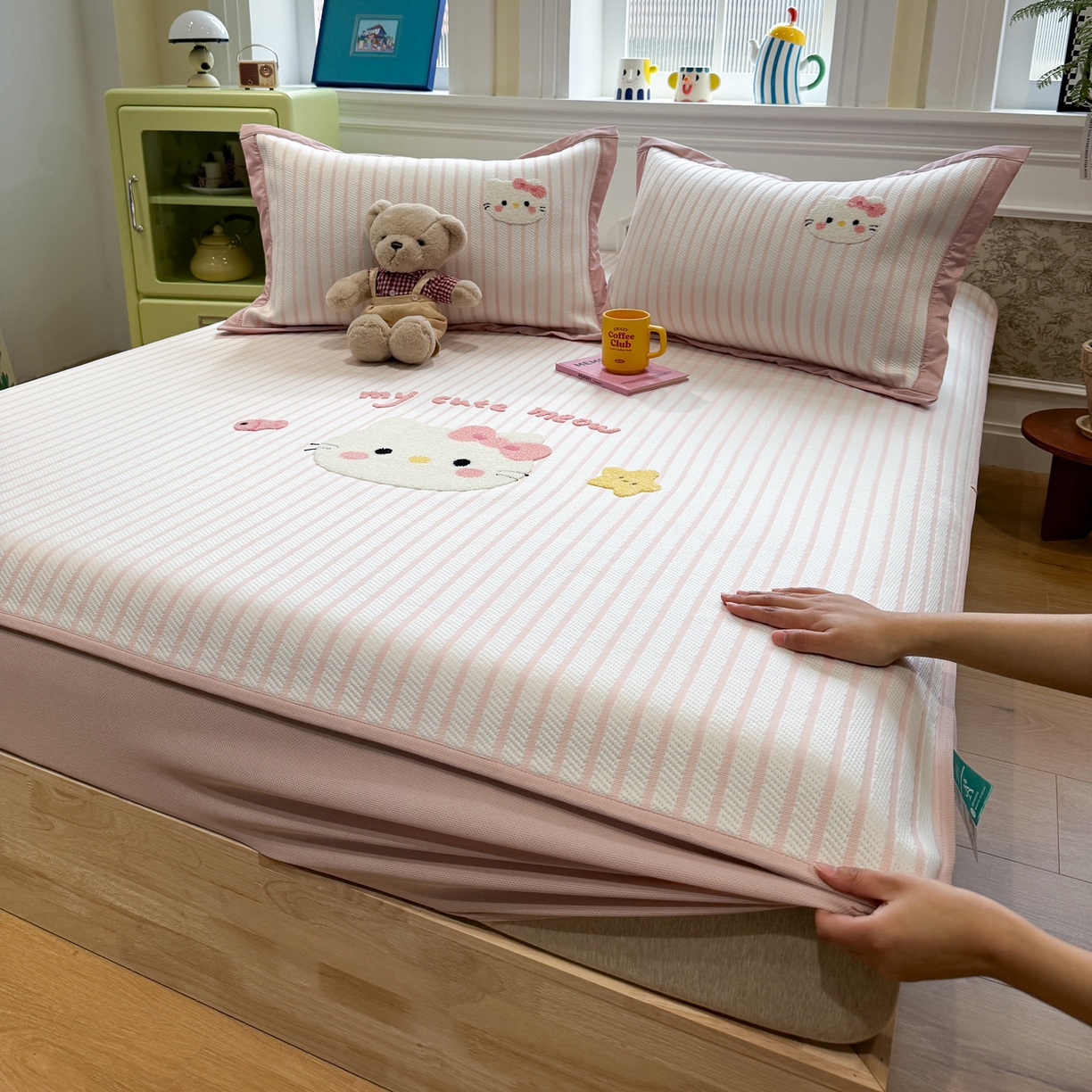 91家纺网 家纺一手货源 找家纺 雅居纺家纺 2026春夏新款PE凉感提花绣花凉席席子 床笠款-爱恋猫咪