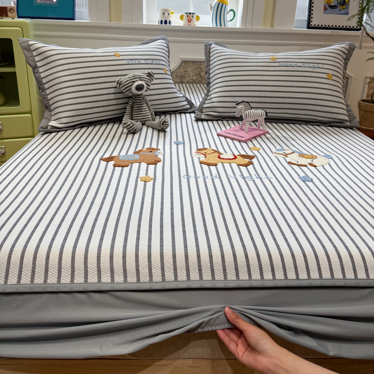 91家纺网 家纺一手货源 找家纺 雅居纺家纺 2026春夏新款PE凉感提花绣花凉席席子 床笠款-马上有钱