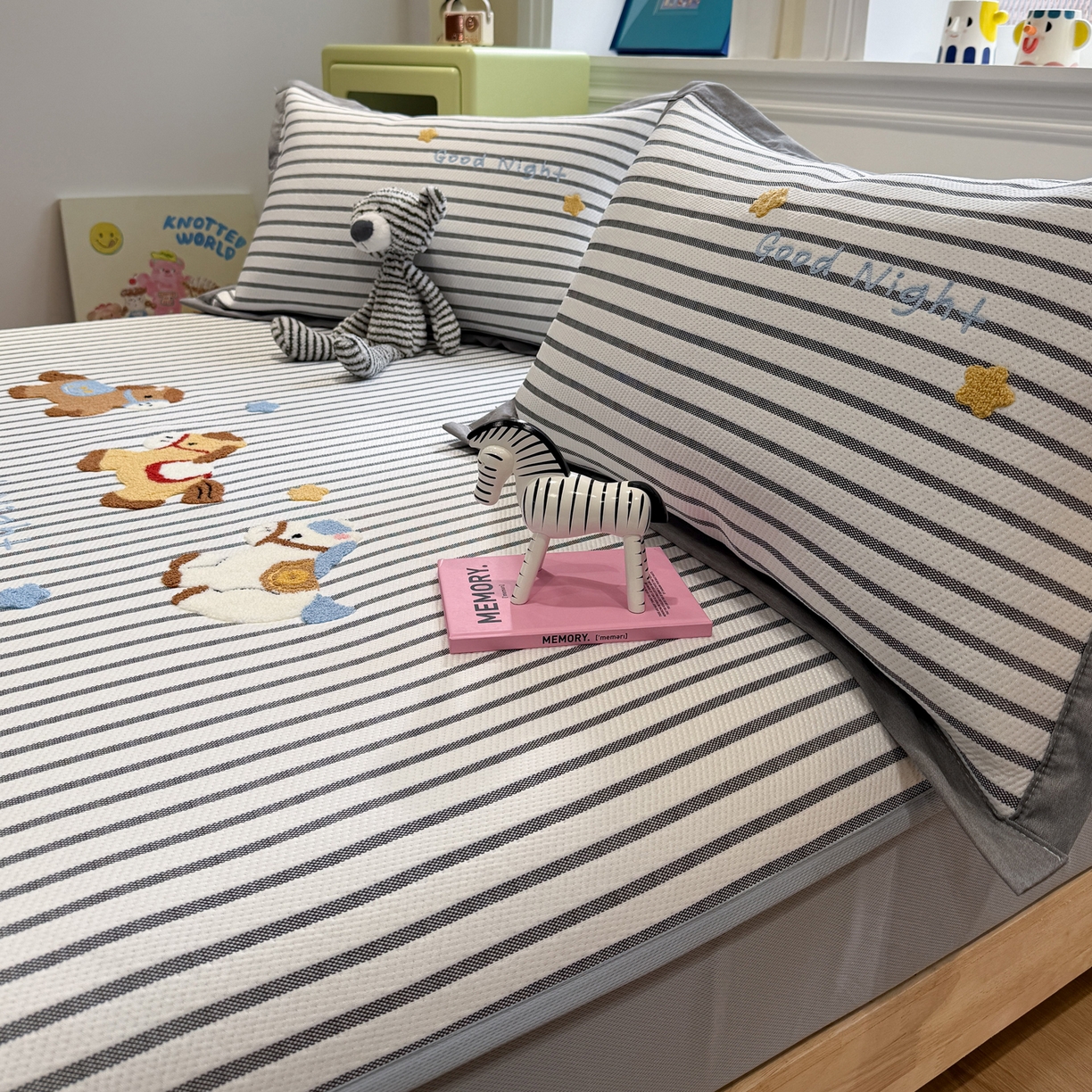 91家纺网 家纺一手货源 找家纺 雅居纺家纺 2026春夏新款PE凉感提花绣花凉席席子 床笠款-马上有钱