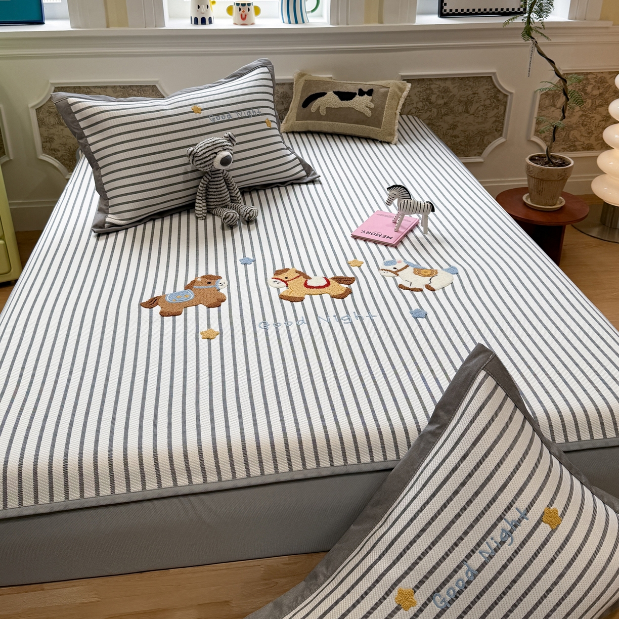 91家纺网 家纺一手货源 找家纺 雅居纺家纺 2026春夏新款PE凉感提花绣花凉席席子 床笠款-马上有钱