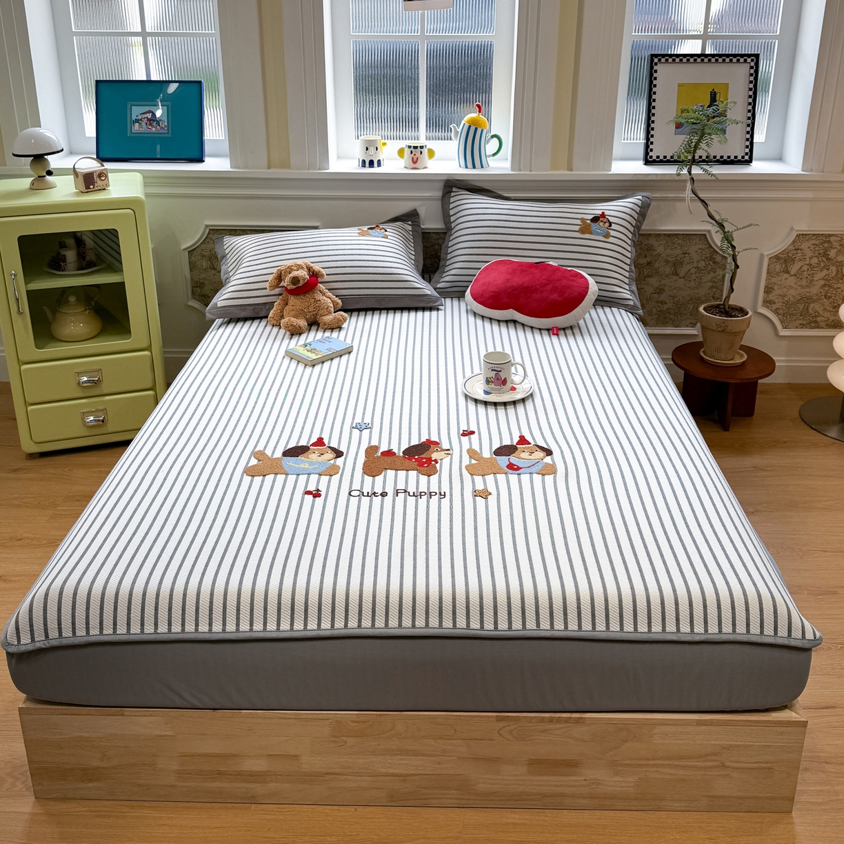 91家纺网 家纺一手货源 找家纺 雅居纺家纺 2026春夏新款PE凉感提花绣花凉席席子 床笠款-灰条开心狗