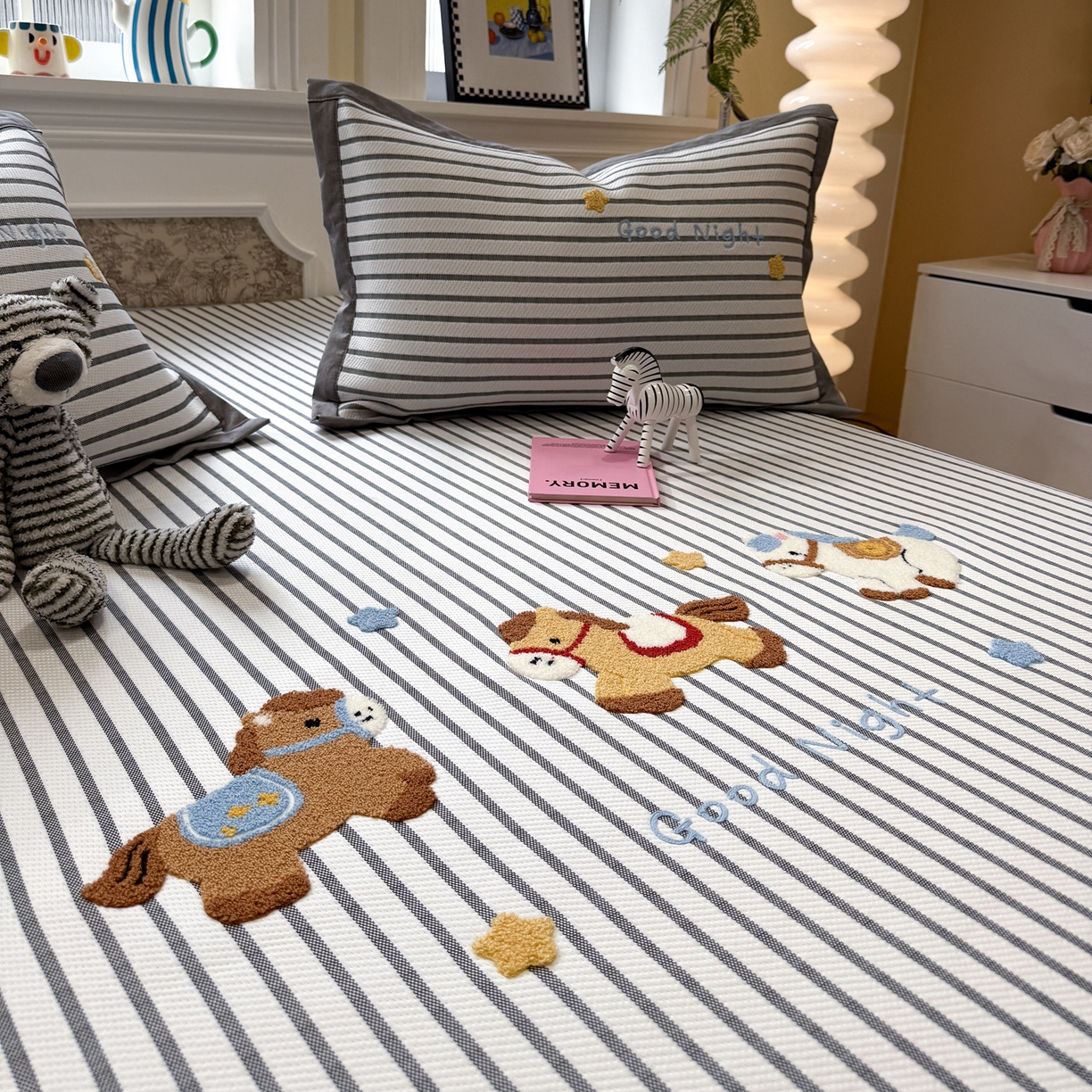 91家纺网 家纺一手货源 找家纺 雅居纺家纺 2026春夏新款PE凉感提花绣花凉席席子 床笠款-马上有钱