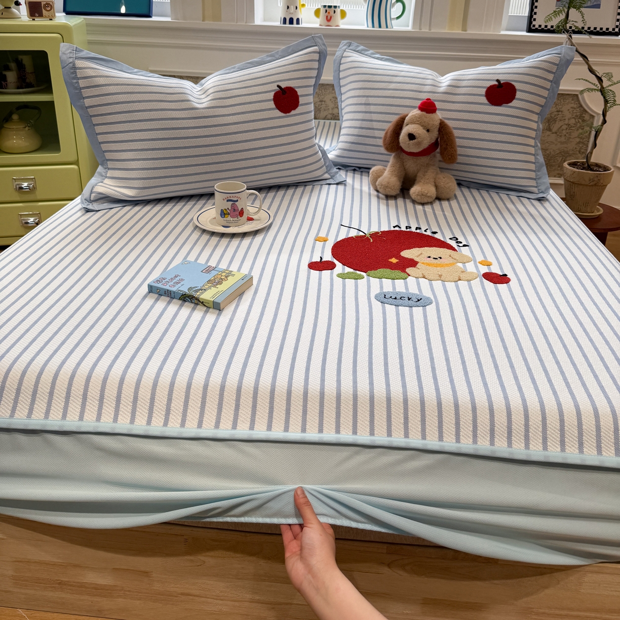 91家纺网 家纺一手货源 找家纺 雅居纺家纺 2026春夏新款PE凉感提花绣花凉席席子 床笠款-蓝条狗狗