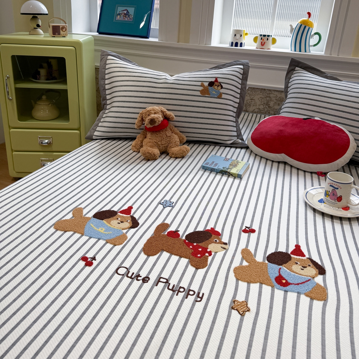 91家纺网 家纺一手货源 找家纺 雅居纺家纺 2026春夏新款PE凉感提花绣花凉席席子 床笠款-灰条开心狗