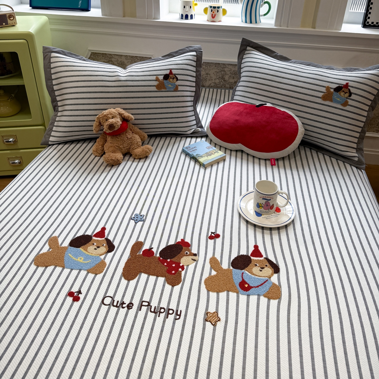 91家纺网 家纺一手货源 找家纺 雅居纺家纺 2026春夏新款PE凉感提花绣花凉席席子 床笠款-灰条开心狗