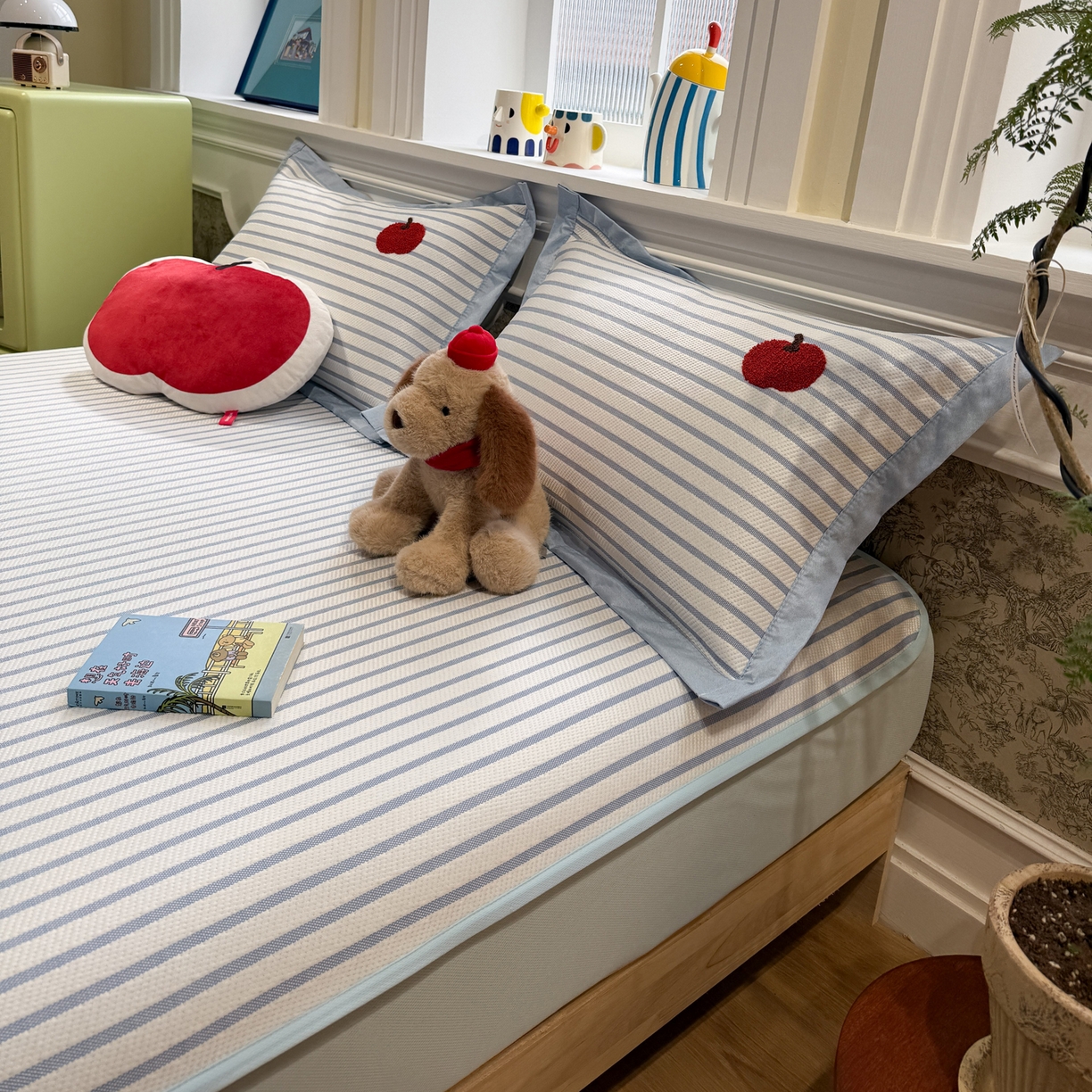 91家纺网 家纺一手货源 找家纺 雅居纺家纺 2026春夏新款PE凉感提花绣花凉席席子 床笠款-蓝条狗狗