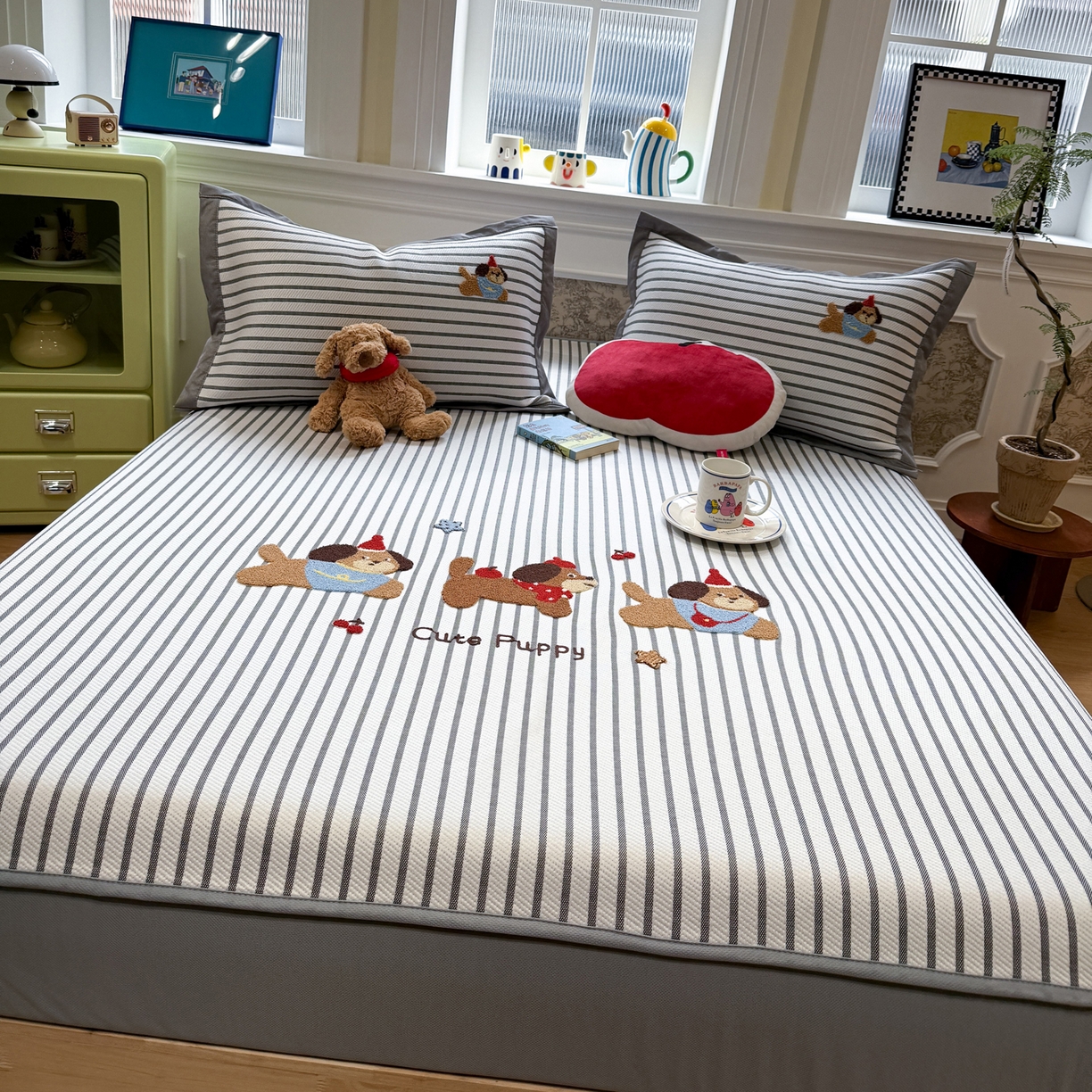 91家纺网 家纺一手货源 找家纺 雅居纺家纺 2026春夏新款PE凉感提花绣花凉席席子 床笠款-灰条开心狗