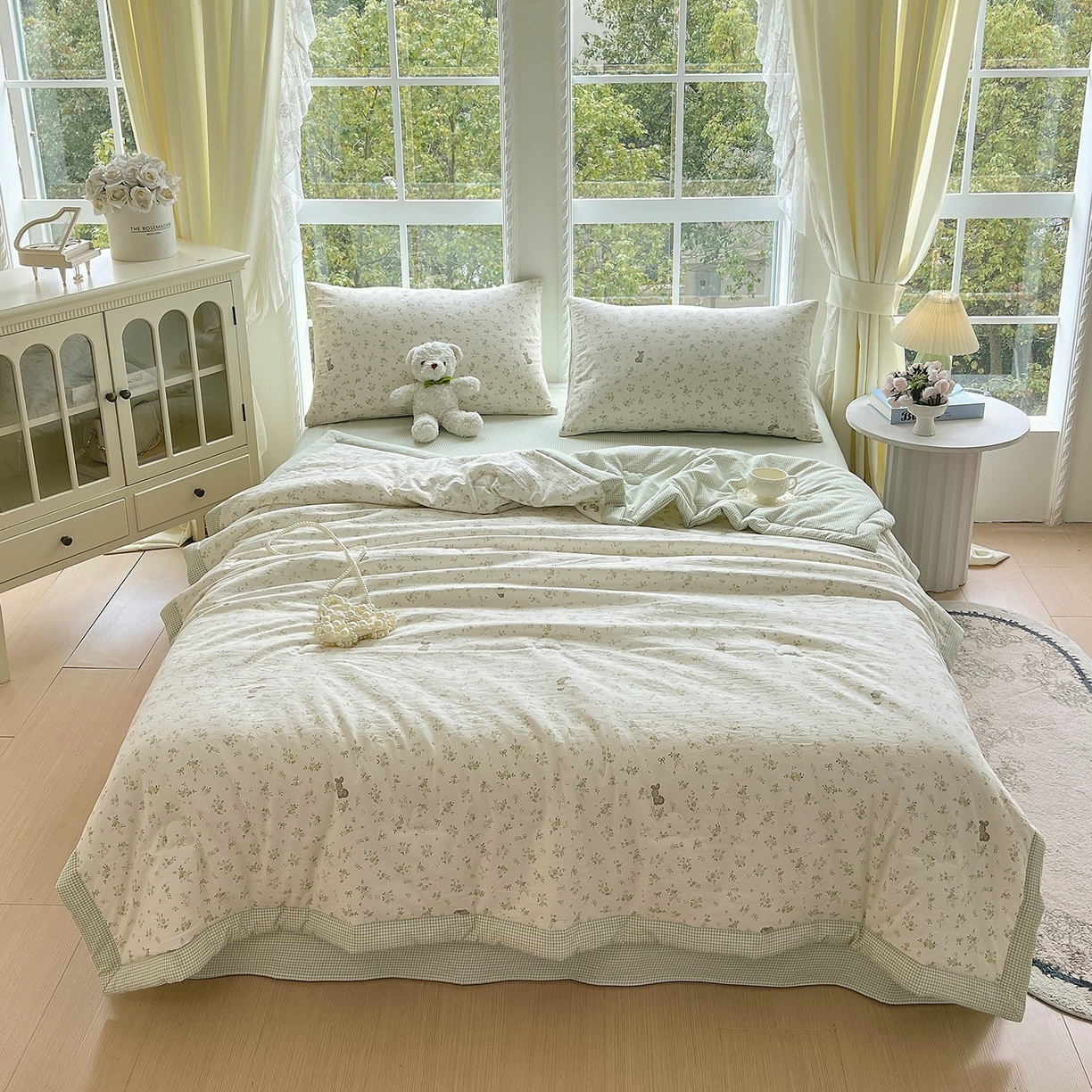 91家纺网 家纺一手货源 找家纺 宝士康家纺 2026新款抗菌亲肤棉田园碎花格子单夏被/夏被四件套 抹茶萌兔