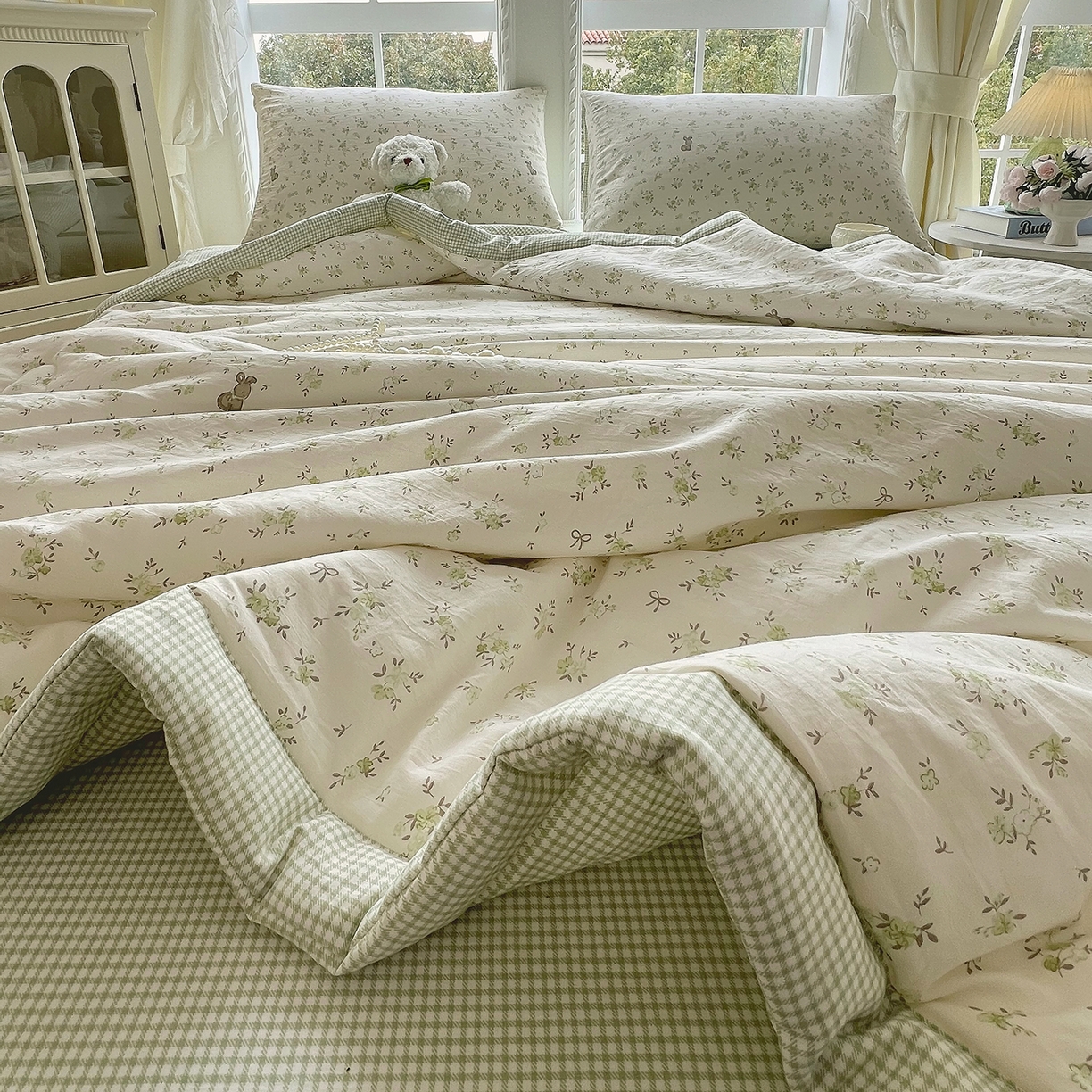 91家纺网 家纺一手货源 找家纺 宝士康家纺 2026新款抗菌亲肤棉田园碎花格子单夏被/夏被四件套 抹茶萌兔