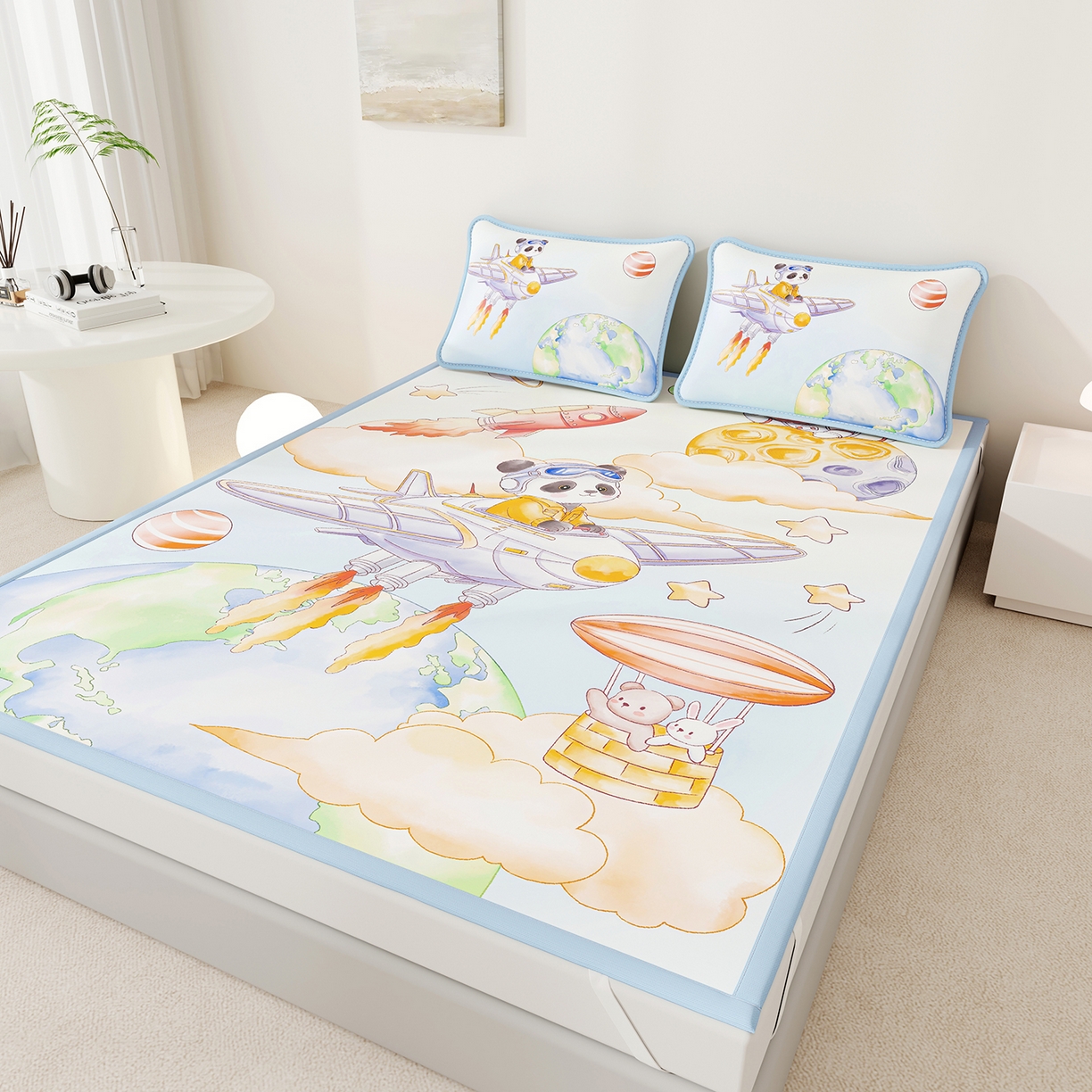 91家纺网 家纺一手货源 找家纺 奇丝雅 2026A类数码印花大版卡通冰丝凉席双人席可机洗学生宿舍空调软席三件套三明治网底 星际漫游