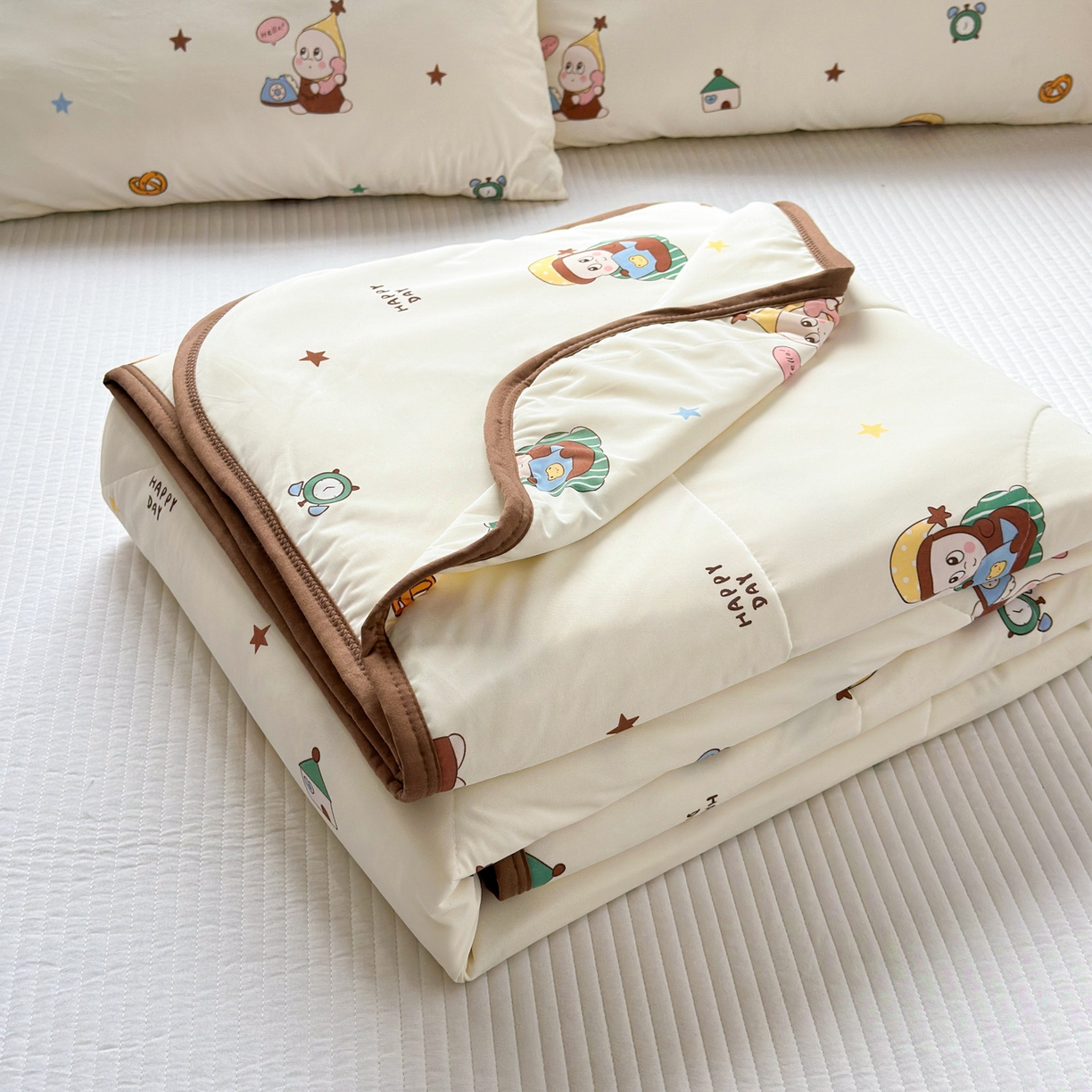 91家纺网 家纺一手货源 找家纺 希诺家居 2026春夏新款仿锦氨小冰皮凉感夏被空调被 气球星宝宝