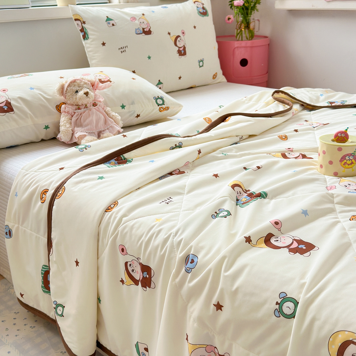 91家纺网 家纺一手货源 找家纺 希诺家居 2026春夏新款仿锦氨小冰皮凉感夏被空调被 气球星宝宝