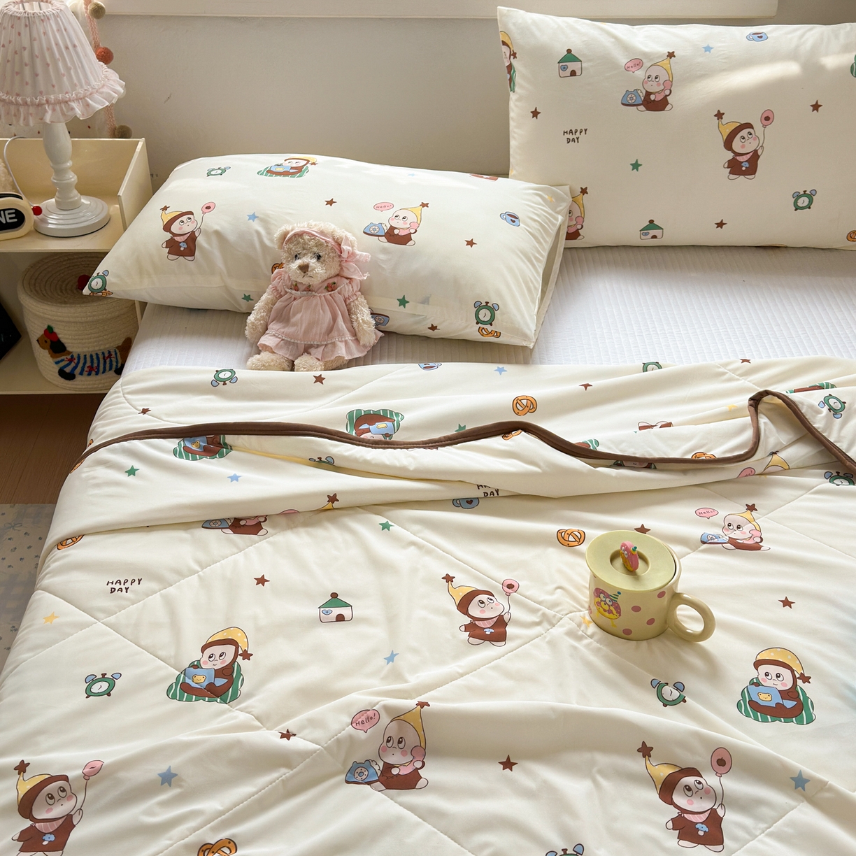 91家纺网 家纺一手货源 找家纺 希诺家居 2026春夏新款仿锦氨小冰皮凉感夏被空调被 气球星宝宝