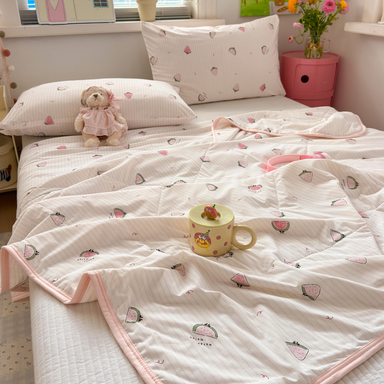 91家纺网 家纺一手货源 找家纺 希诺家居 2026春夏新款仿锦氨小冰皮凉感夏被空调被 夏日西瓜派