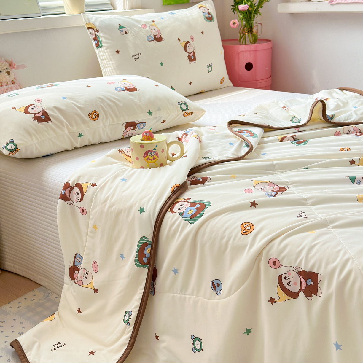 91家纺网 家纺一手货源 找家纺 希诺家居 2026春夏新款仿锦氨小冰皮凉感夏被空调被 气球星宝宝