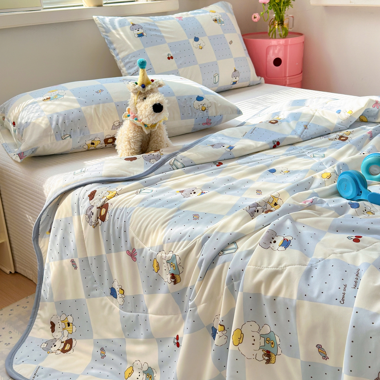 91家纺网 家纺一手货源 找家纺 希诺家居 2026春夏新款仿锦氨小冰皮凉感夏被空调被 蓝格奶汪