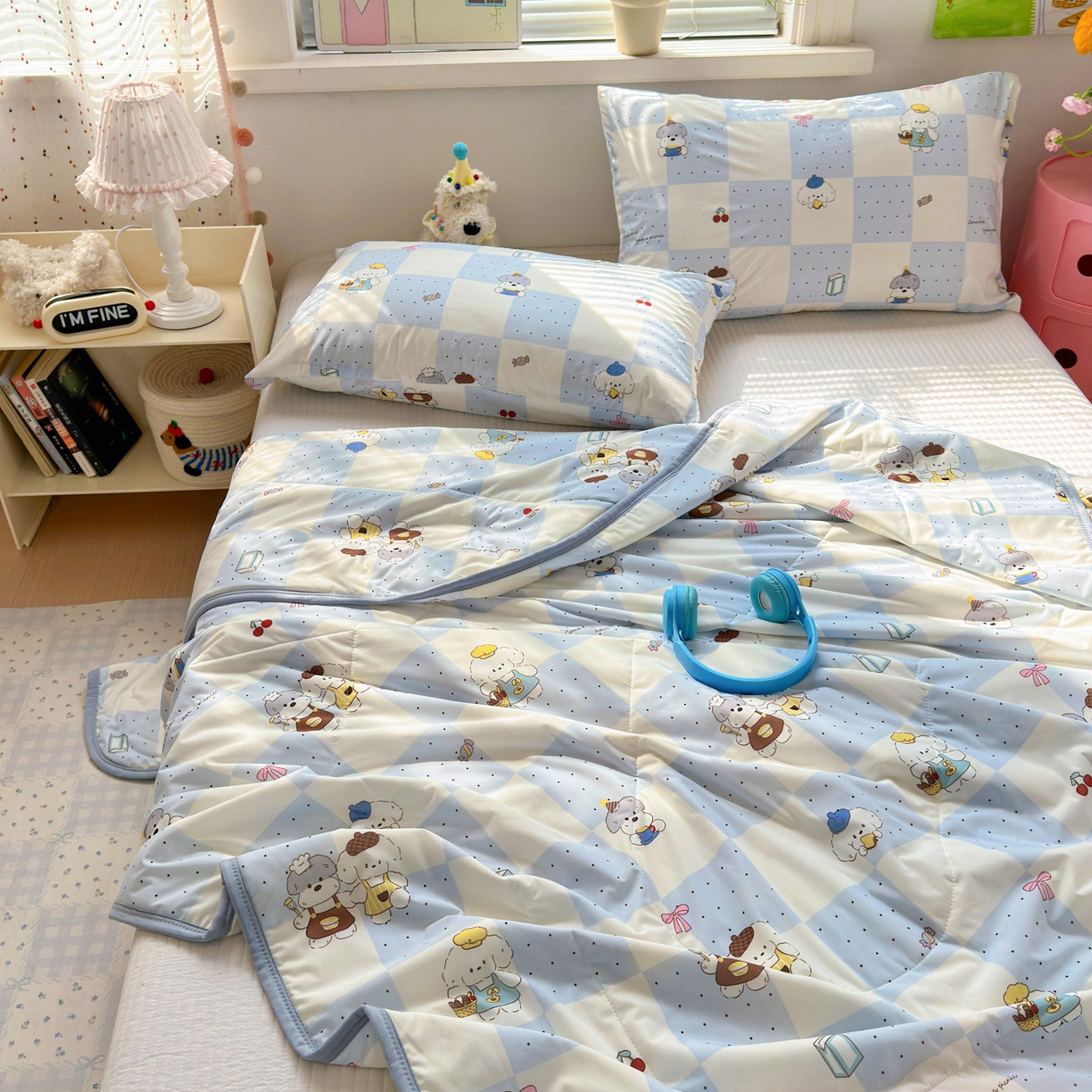 91家纺网 家纺一手货源 找家纺 希诺家居 2026春夏新款仿锦氨小冰皮凉感夏被空调被 蓝格奶汪