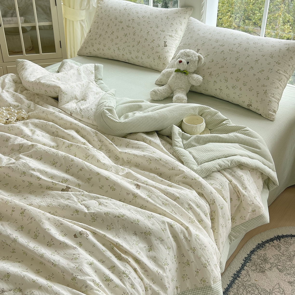 91家纺网 家纺一手货源 找家纺 宝士康家纺 2026新款抗菌亲肤棉田园碎花格子单夏被/夏被四件套 抹茶萌兔