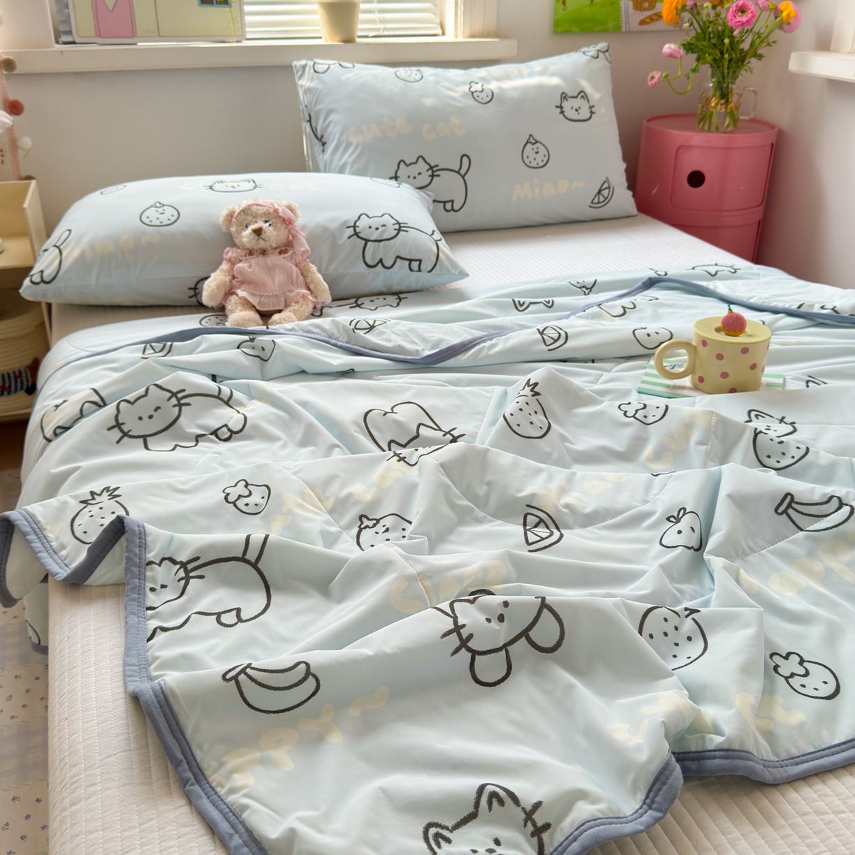 91家纺网 家纺一手货源 找家纺 希诺家居 2026春夏新款仿锦氨小冰皮凉感夏被空调被 猫咪果语