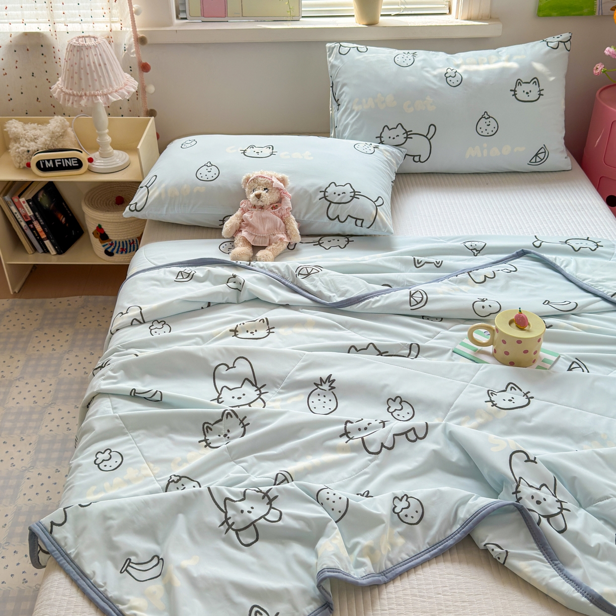 91家纺网 家纺一手货源 找家纺 希诺家居 2026春夏新款仿锦氨小冰皮凉感夏被空调被 猫咪果语