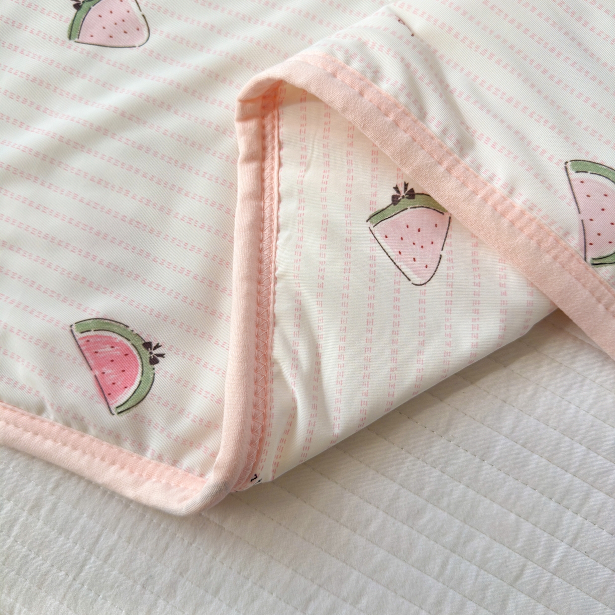 91家纺网 家纺一手货源 找家纺 希诺家居 2026春夏新款仿锦氨小冰皮凉感夏被空调被 夏日西瓜派