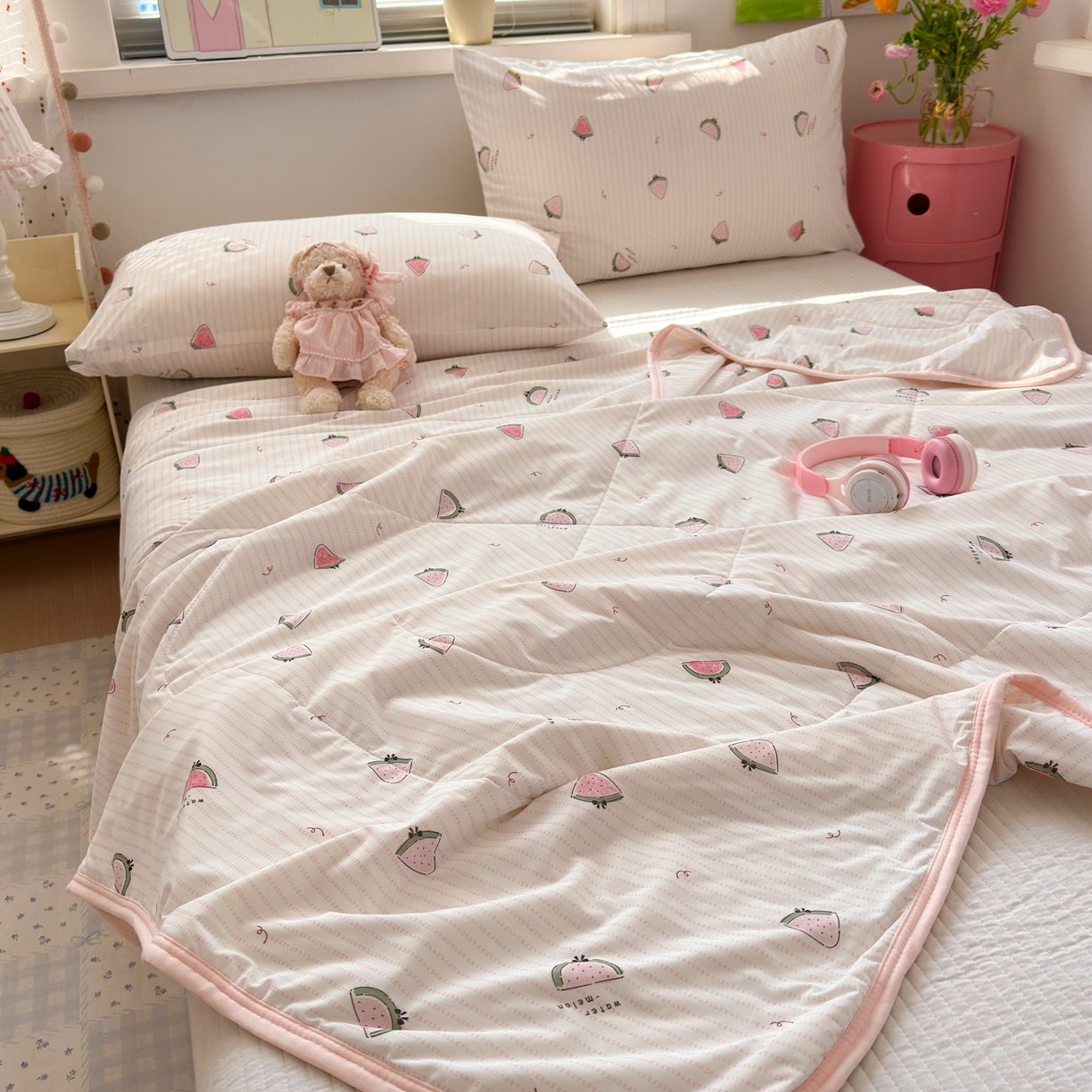 91家纺网 家纺一手货源 找家纺 希诺家居 2026春夏新款仿锦氨小冰皮凉感夏被空调被 夏日西瓜派