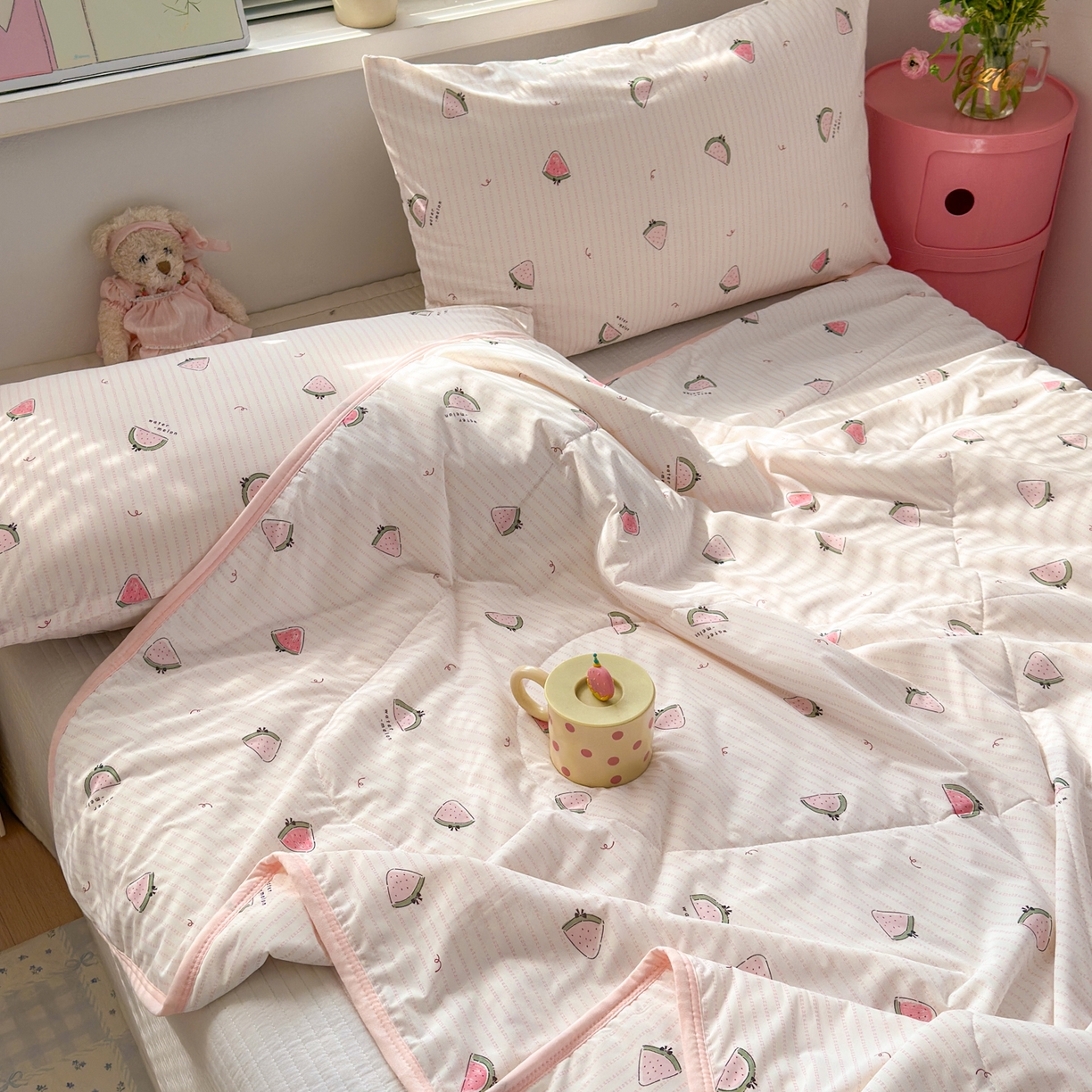 91家纺网 家纺一手货源 找家纺 希诺家居 2026春夏新款仿锦氨小冰皮凉感夏被空调被 夏日西瓜派