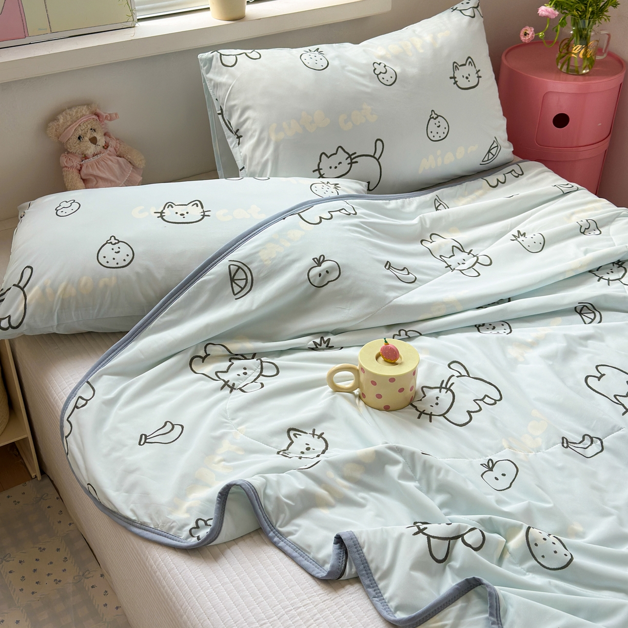 91家纺网 家纺一手货源 找家纺 希诺家居 2026春夏新款仿锦氨小冰皮凉感夏被空调被 猫咪果语