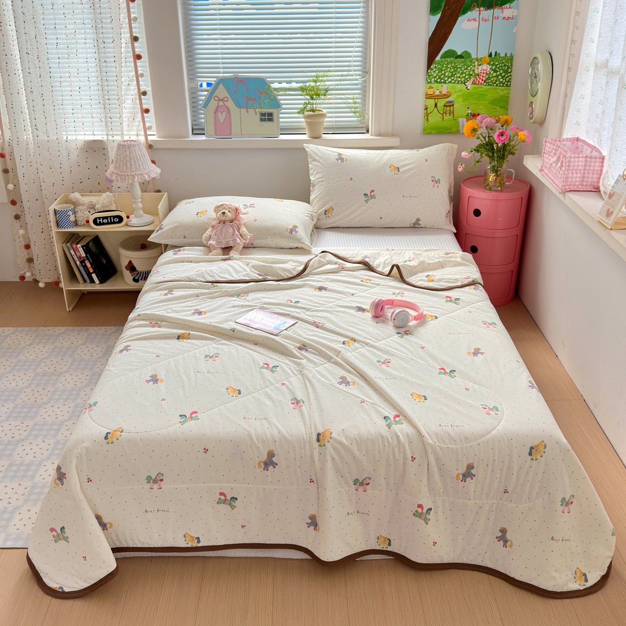 91家纺网 家纺一手货源 找家纺 希诺家居 2026春夏新款仿锦氨小冰皮凉感夏被空调被 彩马日记