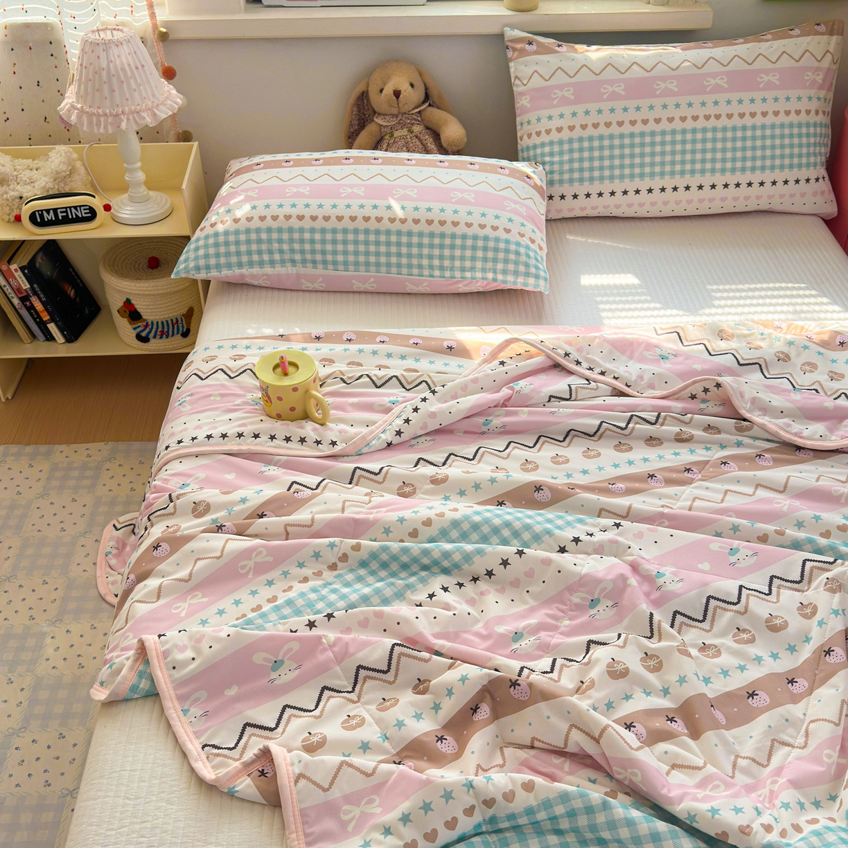 91家纺网 家纺一手货源 找家纺 希诺家居 2026春夏新款仿锦氨小冰皮凉感夏被空调被 童话小粉兔