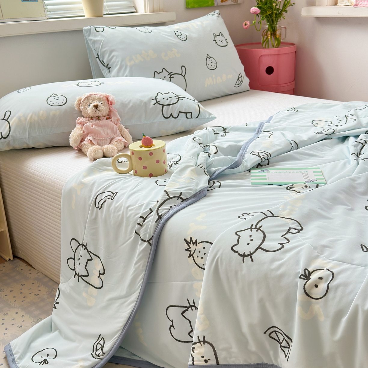 91家纺网 家纺一手货源 找家纺 希诺家居 2026春夏新款仿锦氨小冰皮凉感夏被空调被 猫咪果语