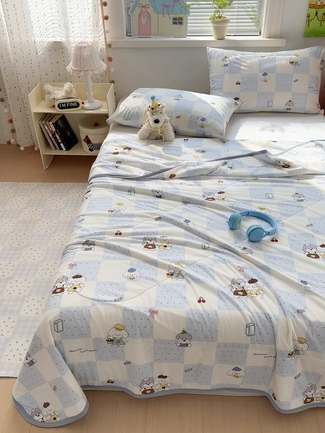 91家纺网 家纺一手货源 找家纺 希诺家居 2026春夏新款仿锦氨小冰皮凉感夏被空调被 蓝格奶汪