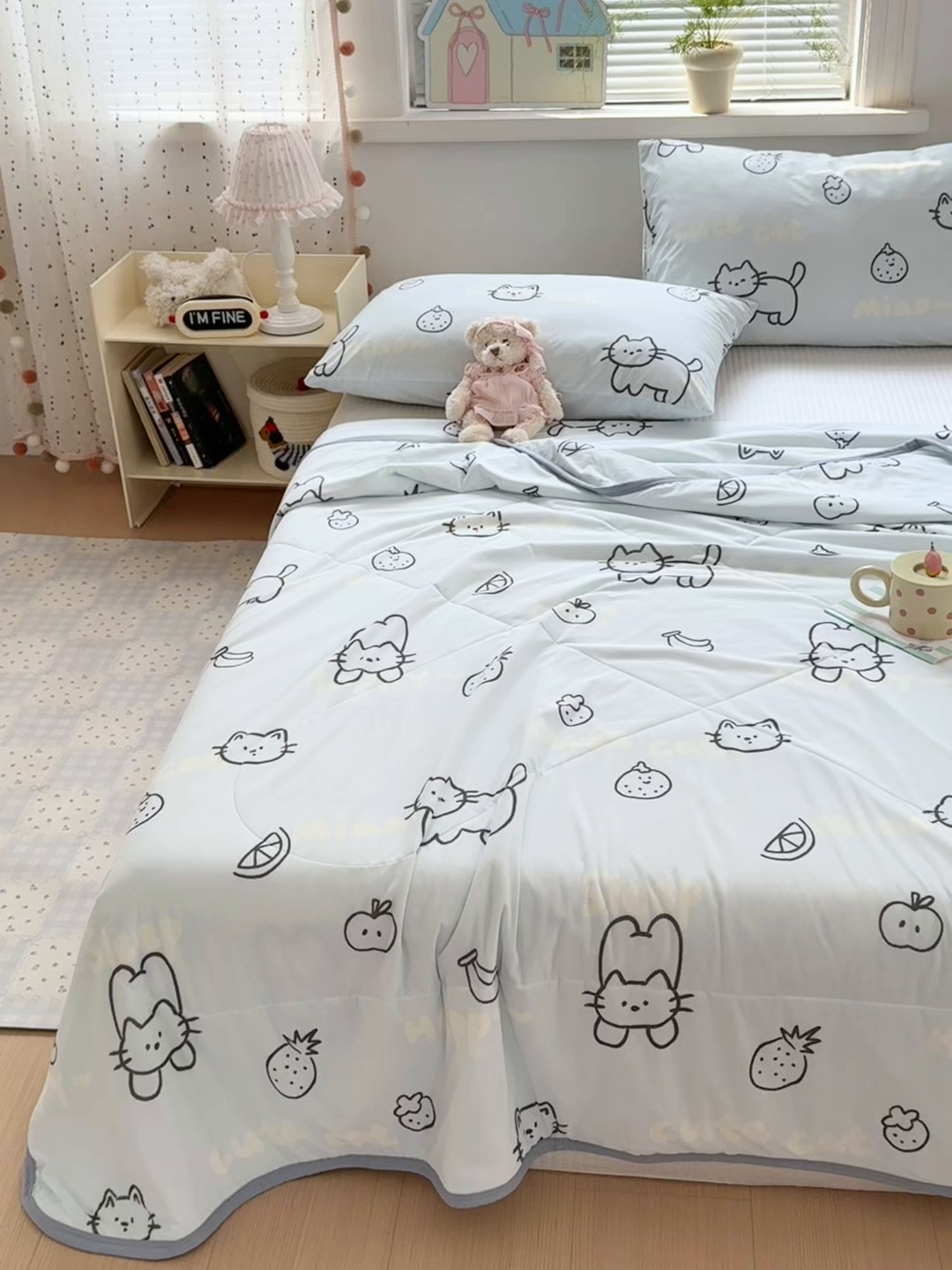 91家纺网 家纺一手货源 找家纺 希诺家居 2026春夏新款仿锦氨小冰皮凉感夏被空调被 猫咪果语