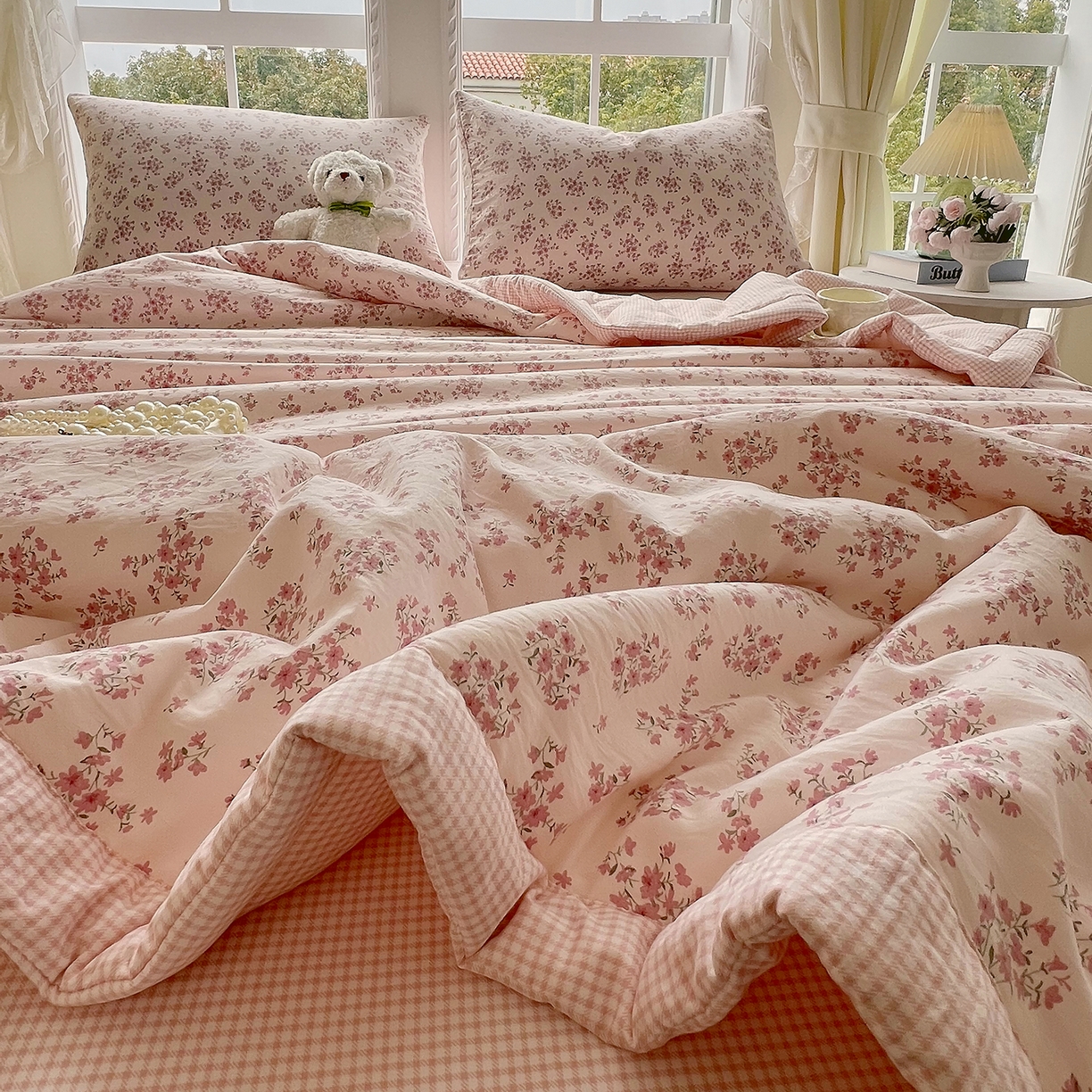 91家纺网 家纺一手货源 找家纺 宝士康家纺 2026新款抗菌亲肤棉田园碎花格子单夏被/夏被四件套 粉格花漾