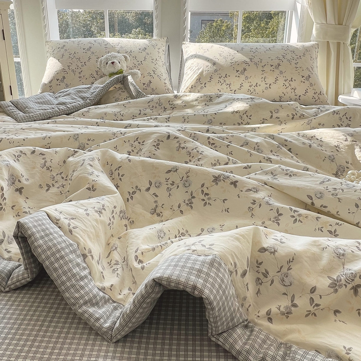 91家纺网 家纺一手货源 找家纺 宝士康家纺 2026新款抗菌亲肤棉田园碎花格子单夏被/夏被四件套 花枝漫天