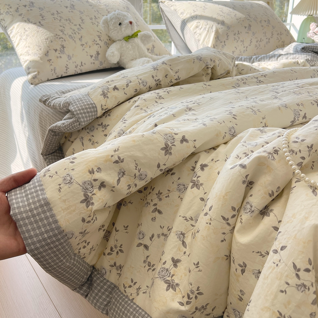 91家纺网 家纺一手货源 找家纺 宝士康家纺 2026新款抗菌亲肤棉田园碎花格子单夏被/夏被四件套 花枝漫天