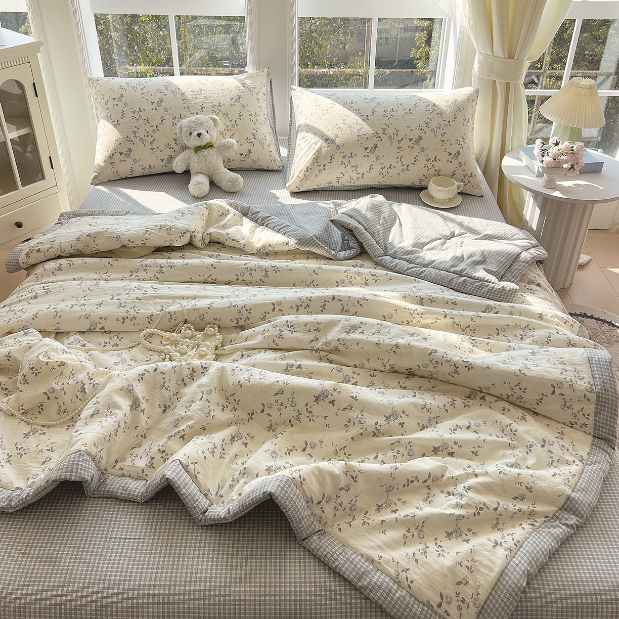 91家纺网 家纺一手货源 找家纺 宝士康家纺 2026新款抗菌亲肤棉田园碎花格子单夏被/夏被四件套 花枝漫天