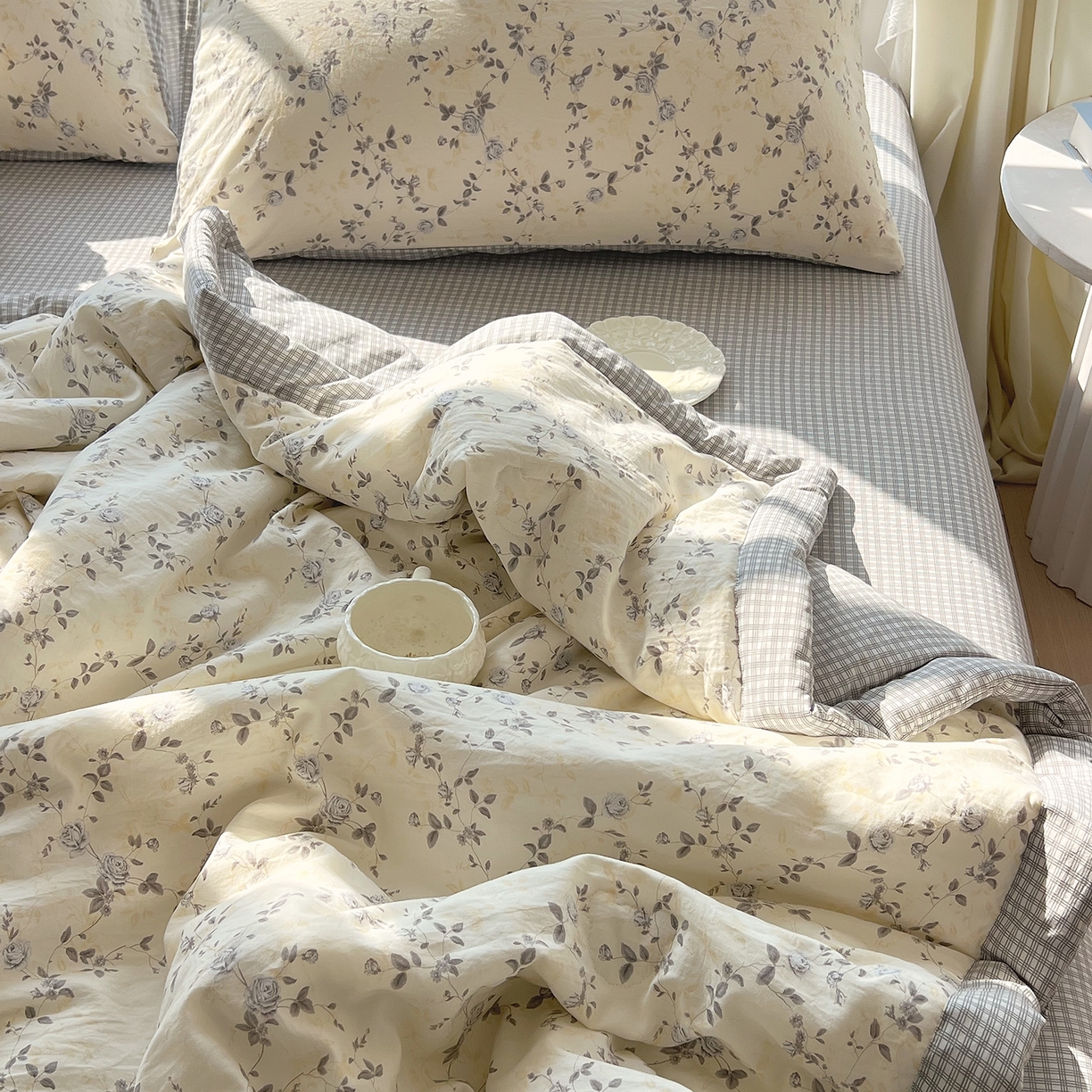 91家纺网 家纺一手货源 找家纺 宝士康家纺 2026新款抗菌亲肤棉田园碎花格子单夏被/夏被四件套 花枝漫天