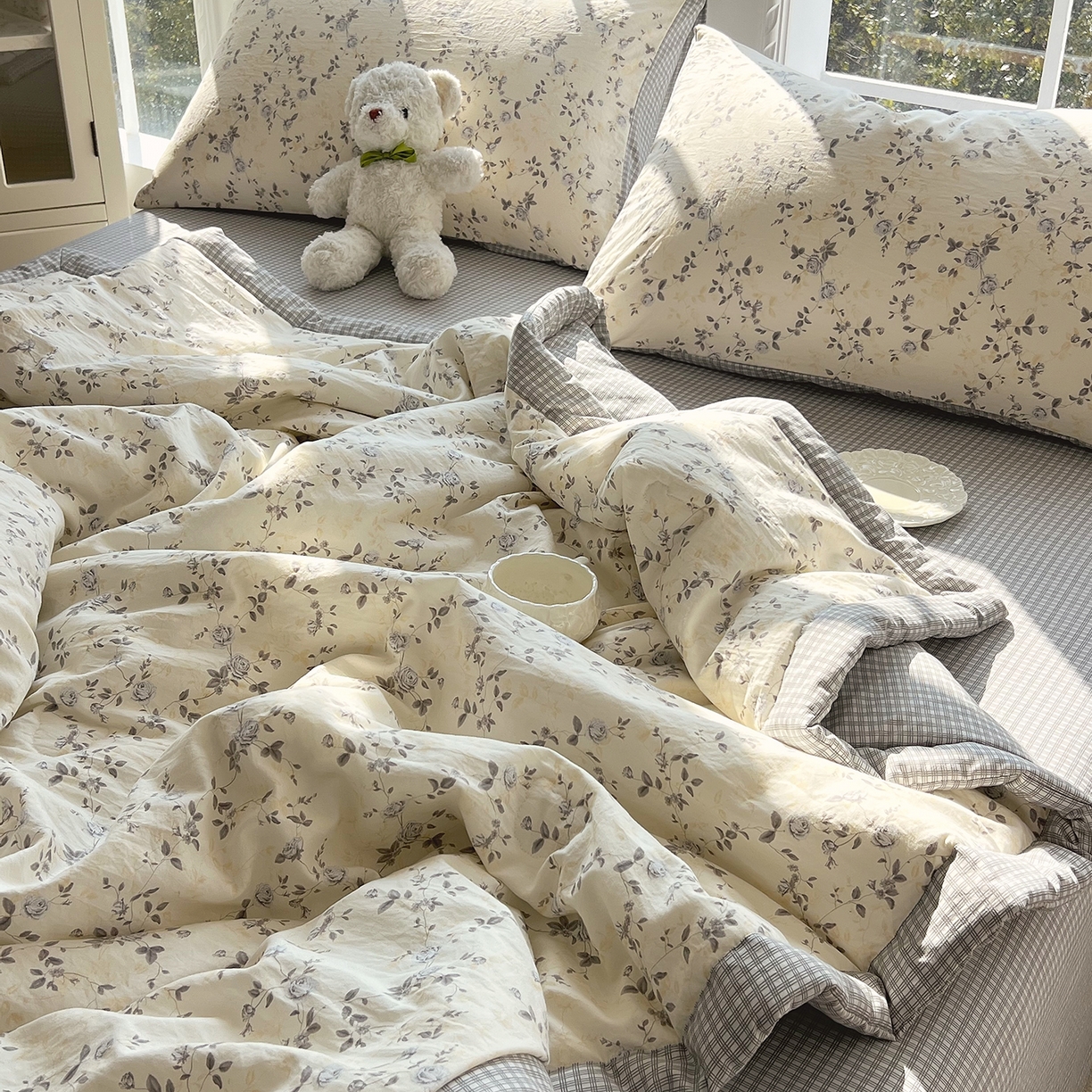 91家纺网 家纺一手货源 找家纺 宝士康家纺 2026新款抗菌亲肤棉田园碎花格子单夏被/夏被四件套 花枝漫天