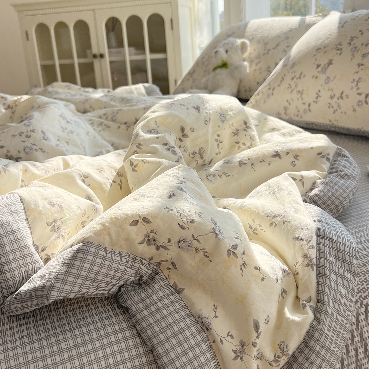 91家纺网 家纺一手货源 找家纺 宝士康家纺 2026新款抗菌亲肤棉田园碎花格子单夏被/夏被四件套 花枝漫天