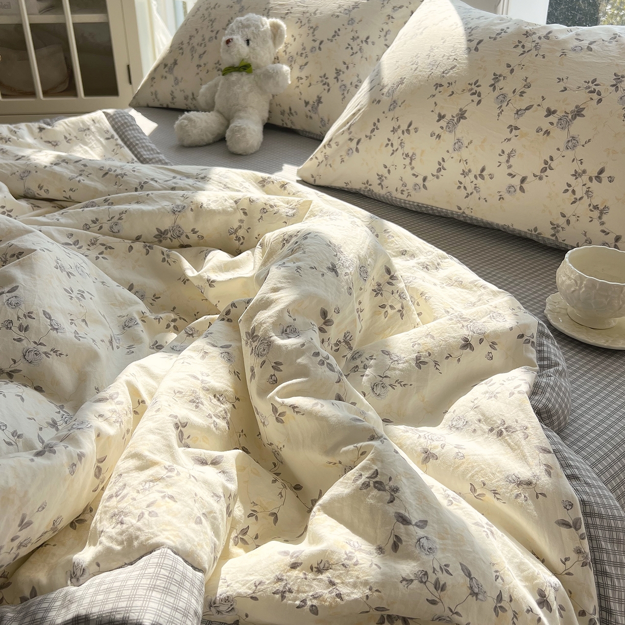 91家纺网 家纺一手货源 找家纺 宝士康家纺 2026新款抗菌亲肤棉田园碎花格子单夏被/夏被四件套 花枝漫天