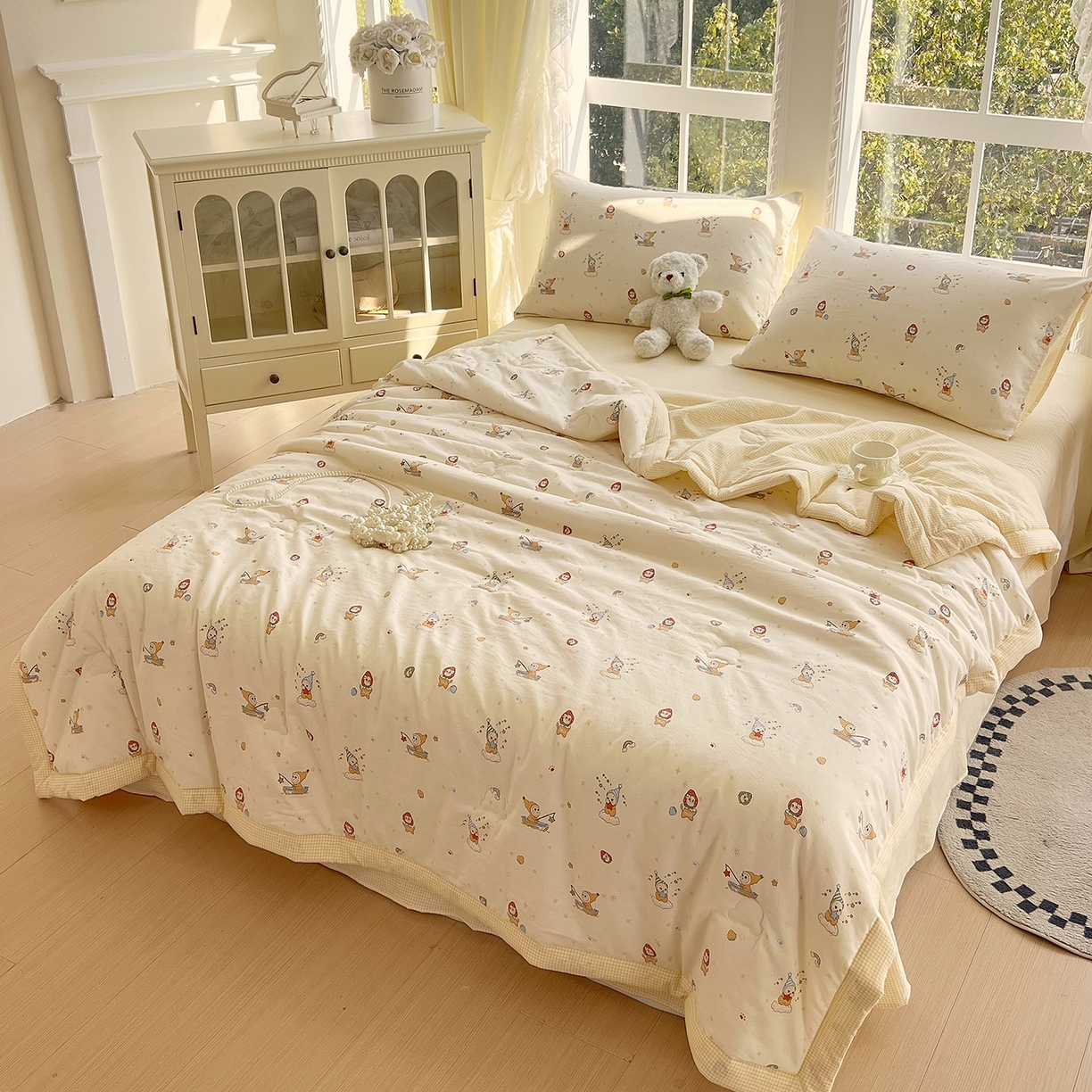 91家纺网 家纺一手货源 找家纺 宝士康家纺 2026新款抗菌亲肤棉田园碎花格子单夏被/夏被四件套 黄格星趣